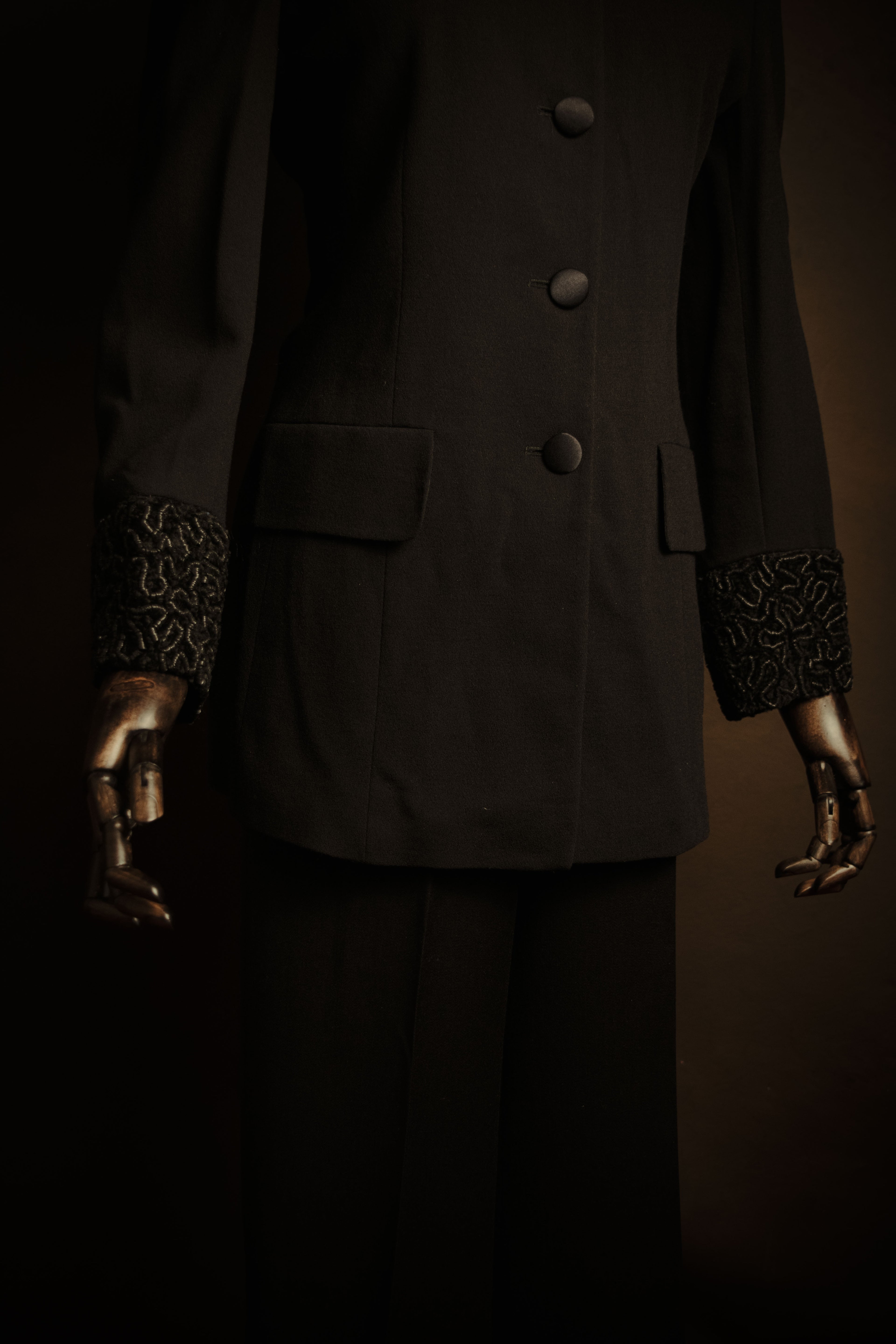 –SPECIAL– “FENDI” 90’s Embroidered collar long tailored jacket