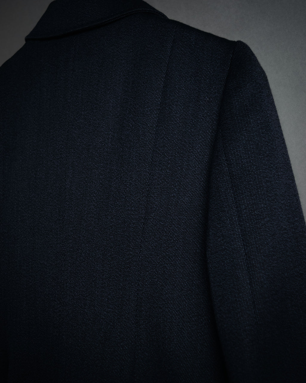 “MOSCHINO CHEAPANDCHIC”
00’s-10’s Tailored wool coat with double flap pockets