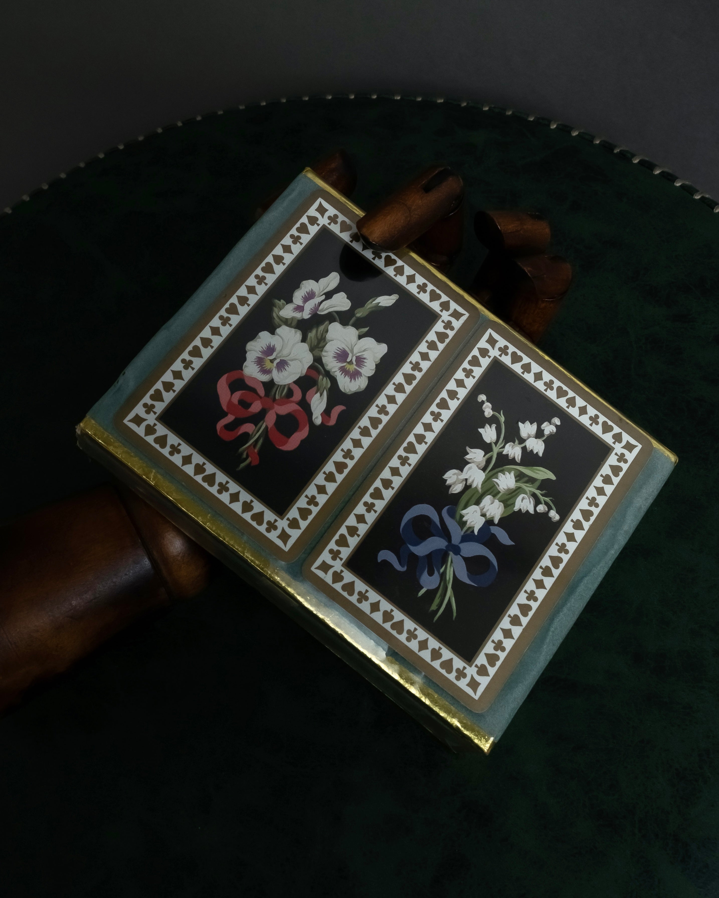 "Tiffany&Co" Unopened flower motif design playing card set