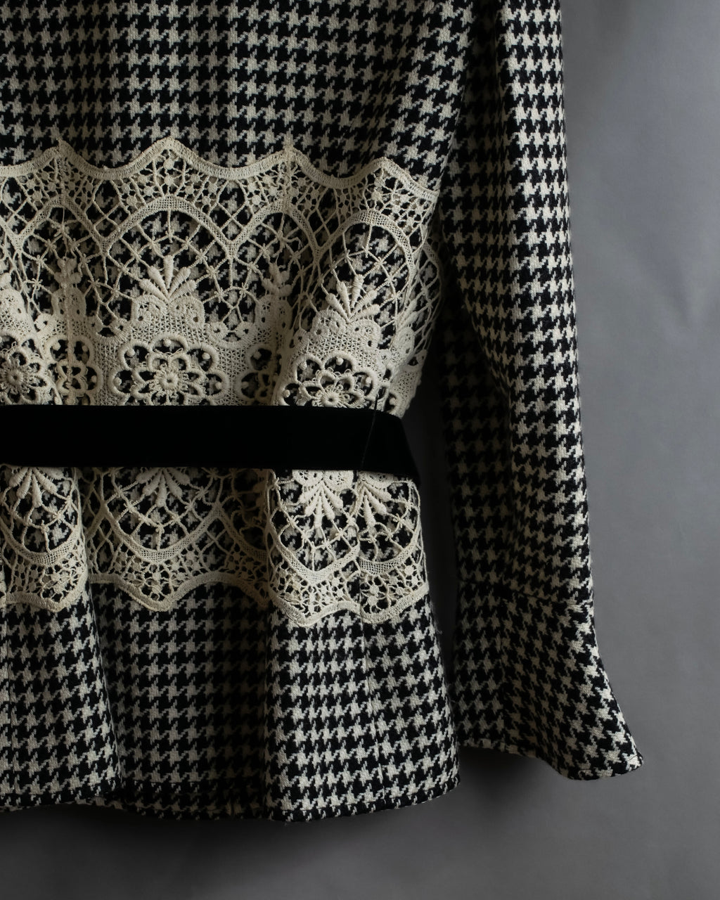 "Valentino Garavani" Houndstooth pattern lace velvet design set up