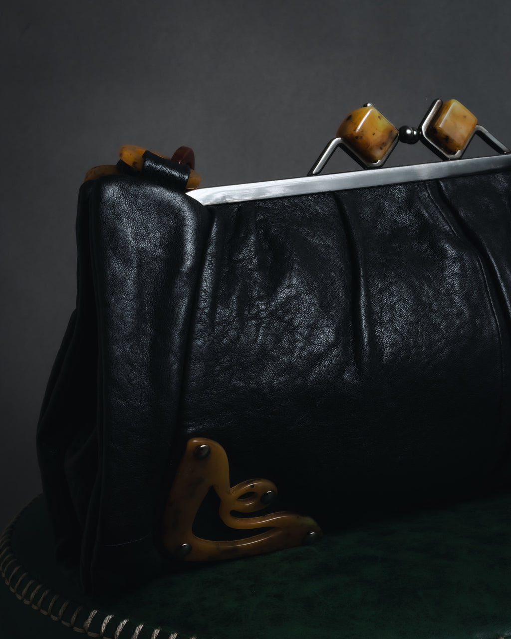 –SPECIAL– "MIU MIU"
Early 2000s bakelite effect chain frame bag