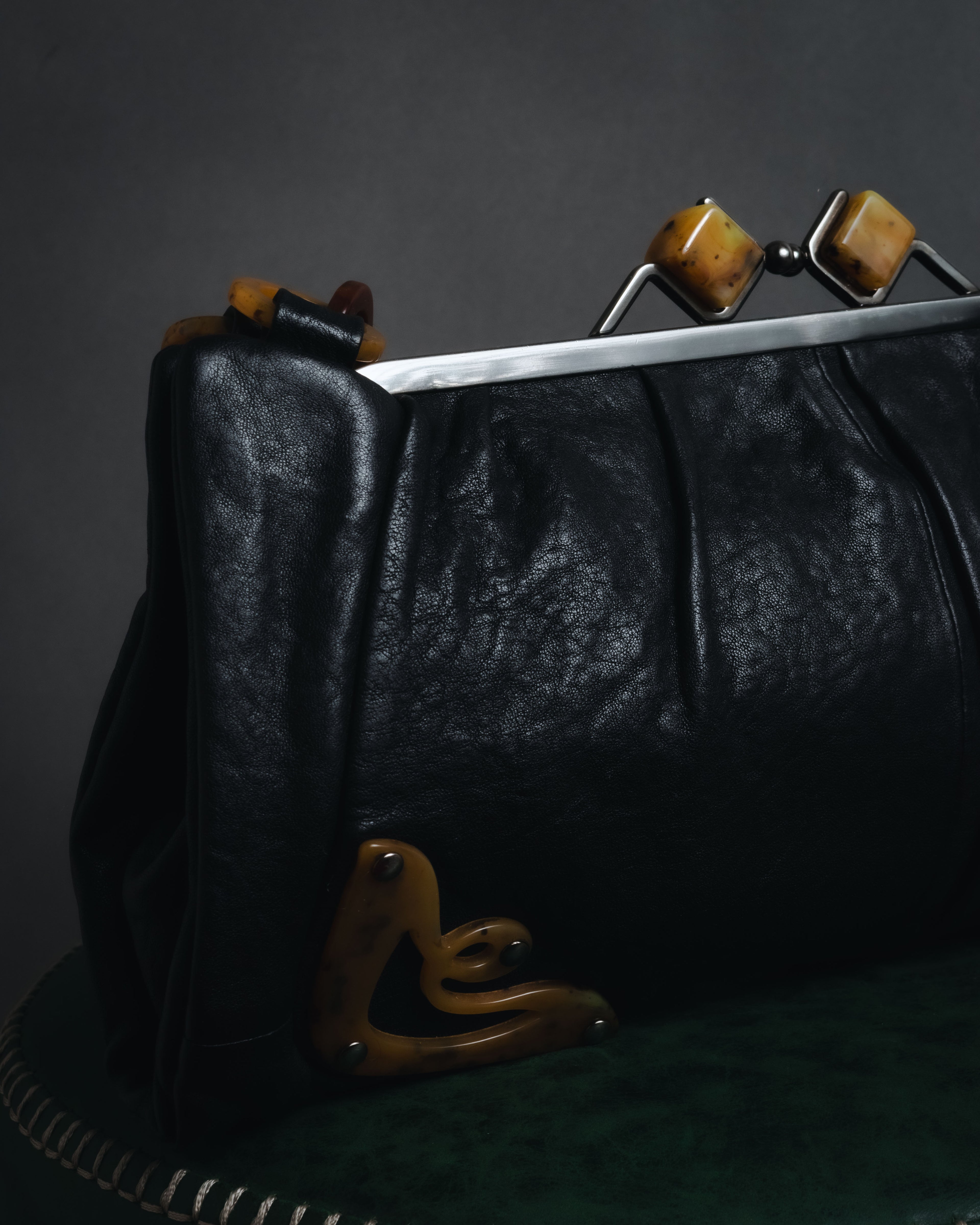 –SPECIAL– "MIU MIU"
Early 2000s bakelite effect chain frame bag