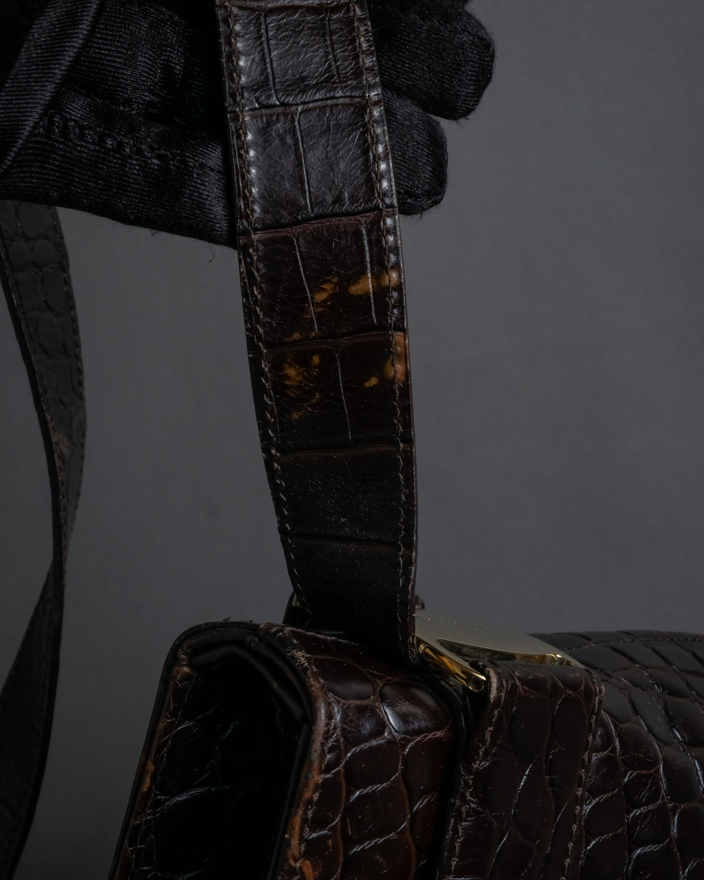 "Salvatore Ferragamo" 90’s crocodile embossed vara shoulder bag