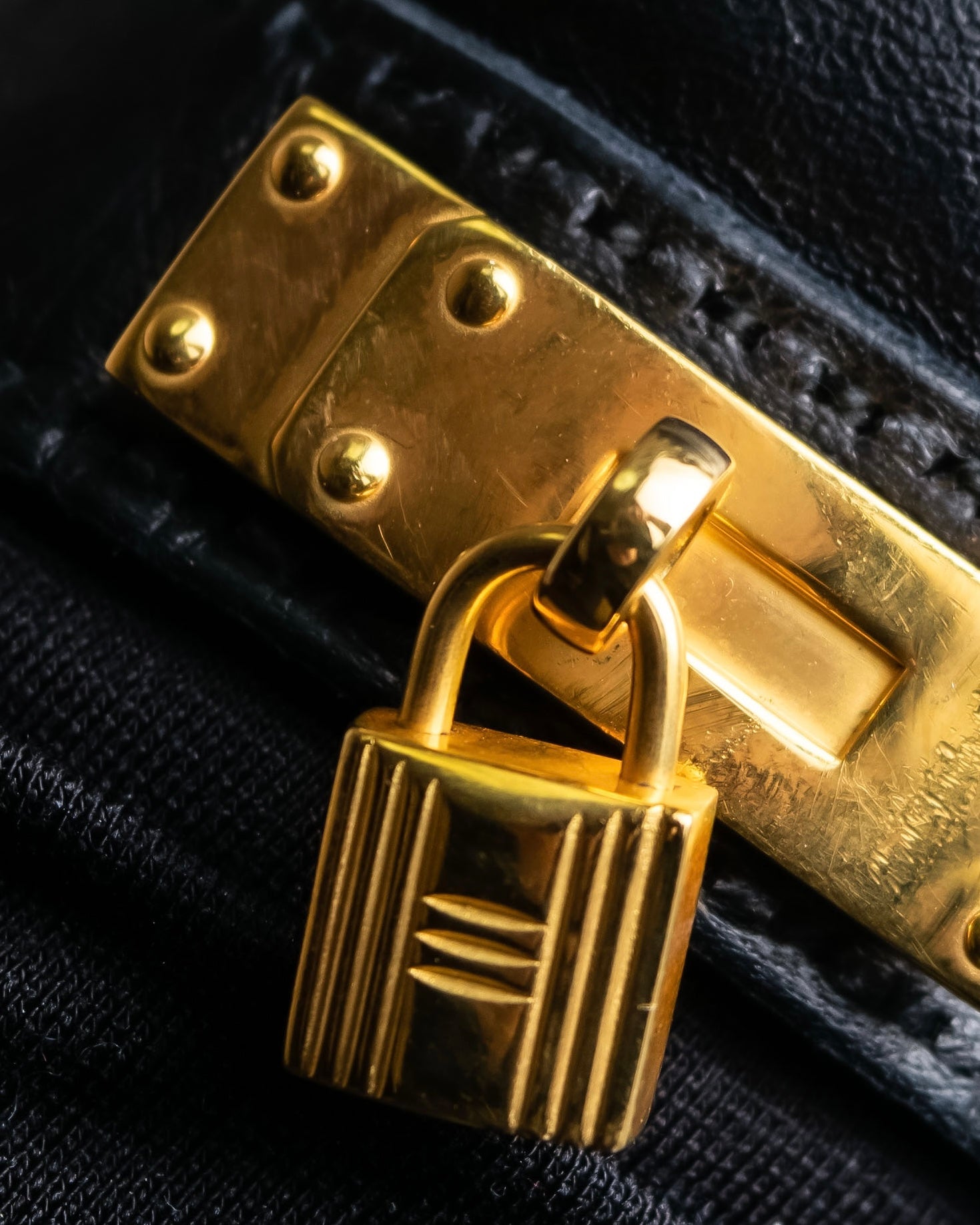 "HERMES" Kelly padlock motif leather gloves