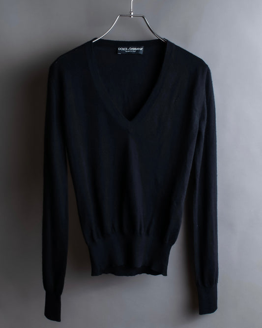 “Dolce&Gabbana”  100% cashmere V neck shape knit pullover