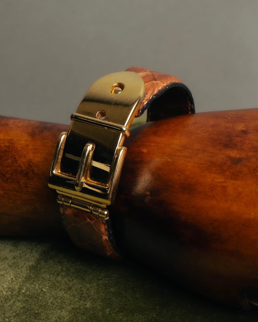 "GUCCI" 90's-00's Embossed leather buckle bangle