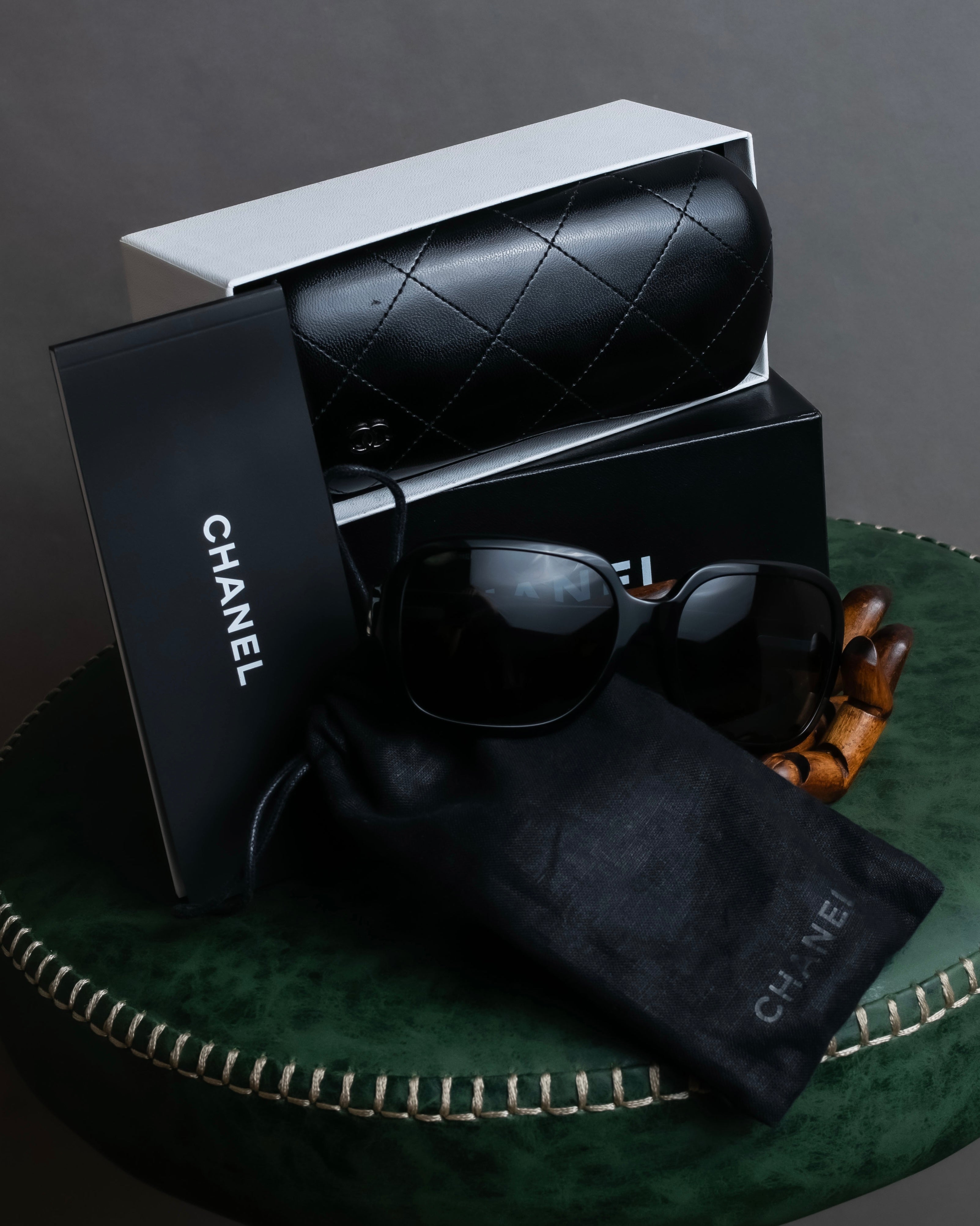 "CHANEL" Matelasse quilted design sunglasses