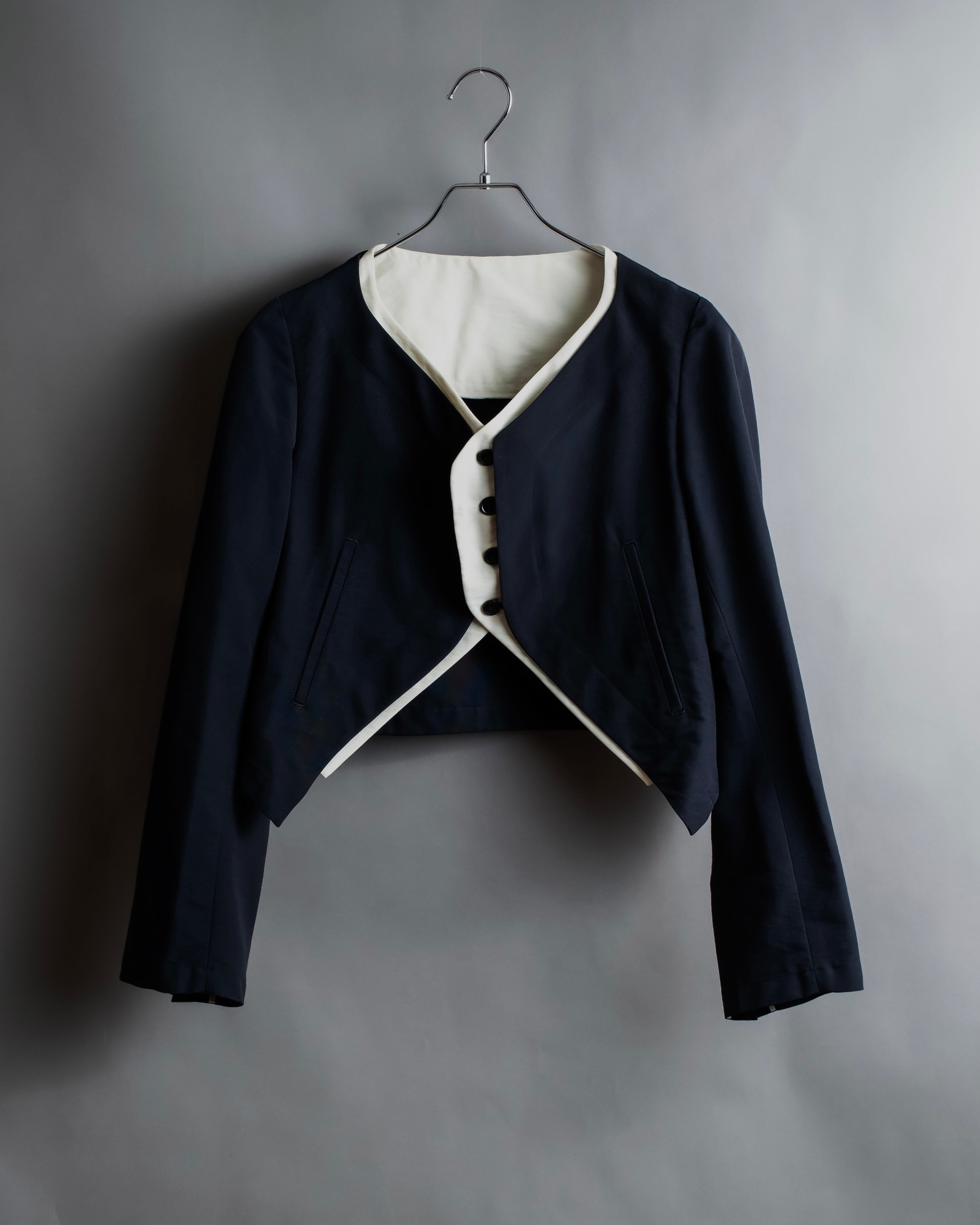 "LIMI feu" Cleric design inverted V-shaped hem short length jacket