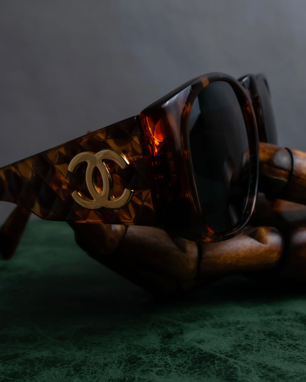 "CHANEL" Tortoiseshell embossed cocomark square sunglasses