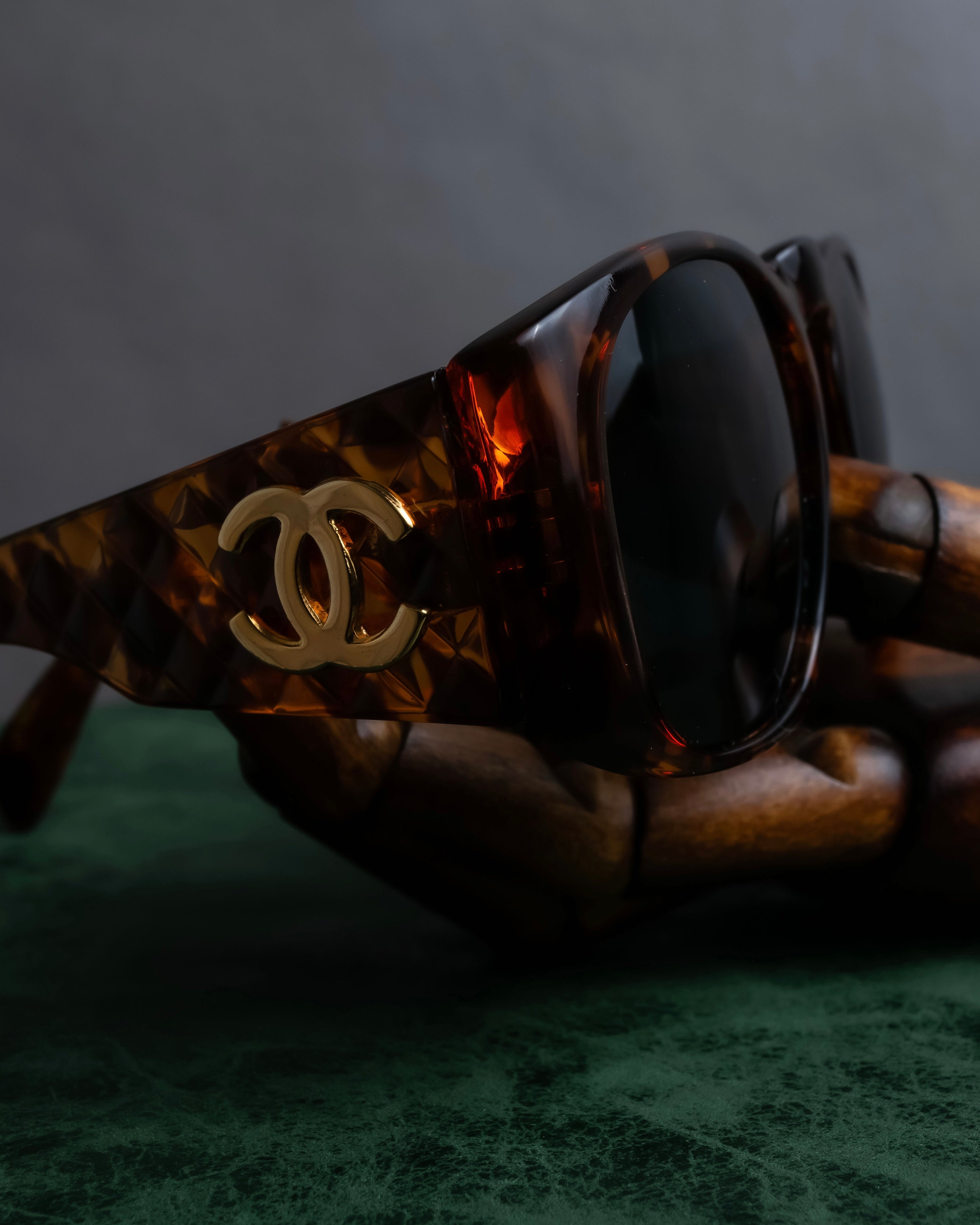 "CHANEL" Tortoiseshell embossed cocomark square sunglasses