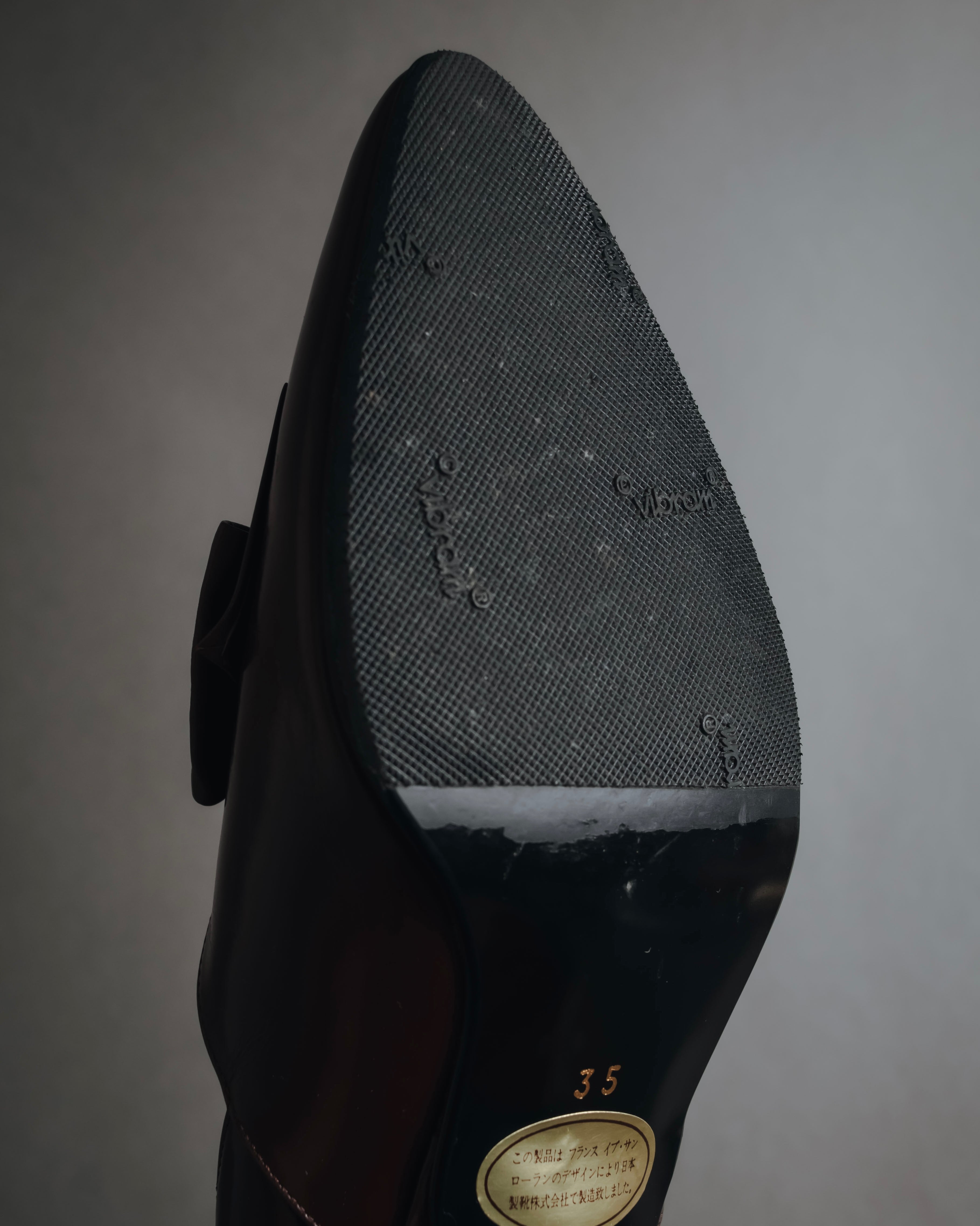 "YVES SAINT LAURENT" Elegant ribbon leather pumps