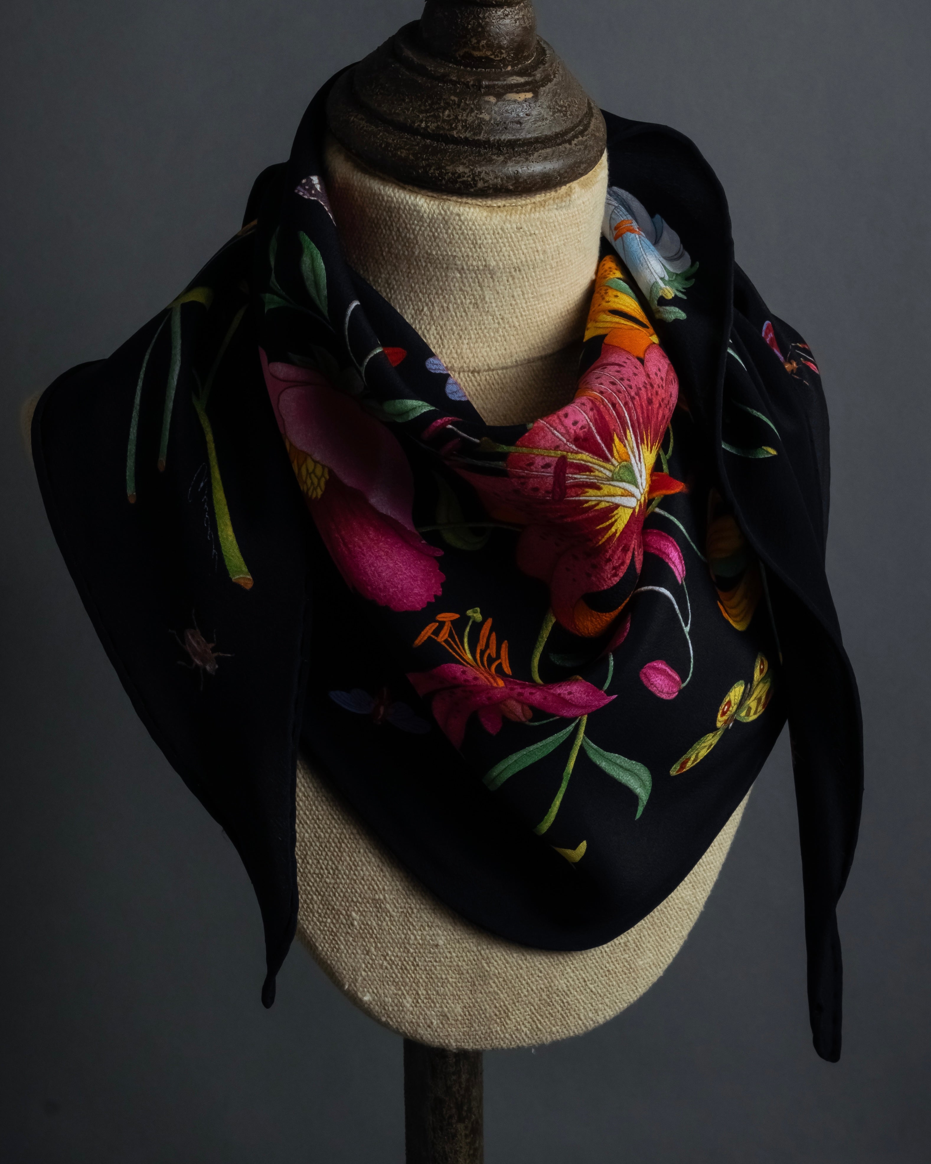 "GUCCI" Flower＆insect motif silk scarf