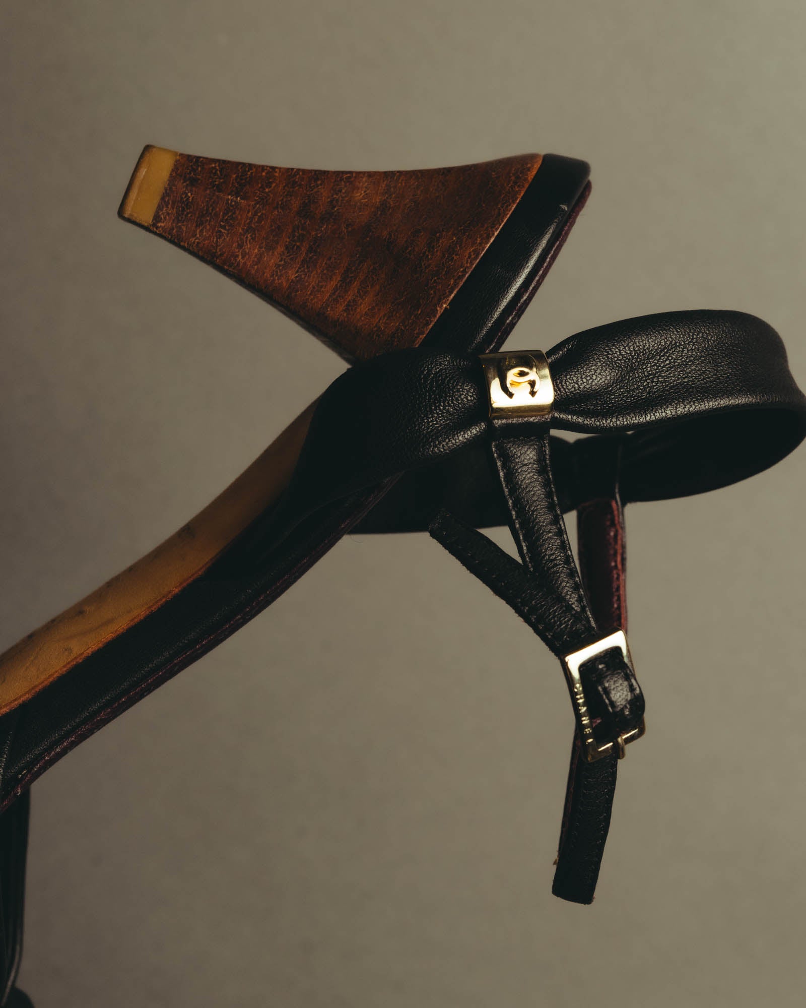 "CHANEL" 90's-00's Bow leather ankle strap sandals