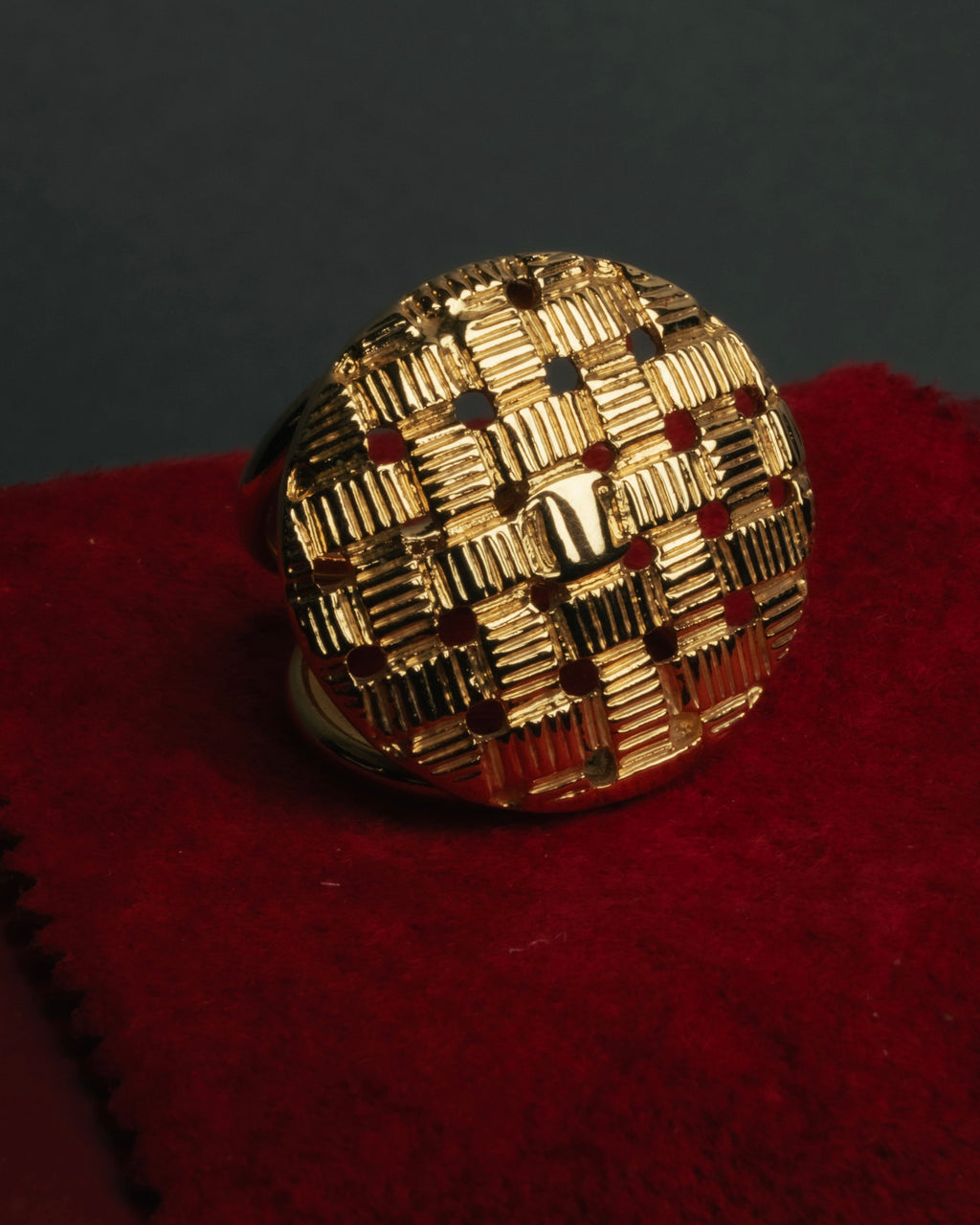 “Salvatore Ferragamo” 90’s-00’s Intrecciato motif scarf ring
