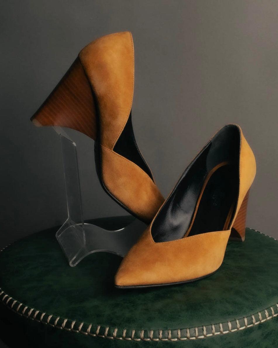 "Hermès" 90's-00's Sculptural suede pointed-toe pumps