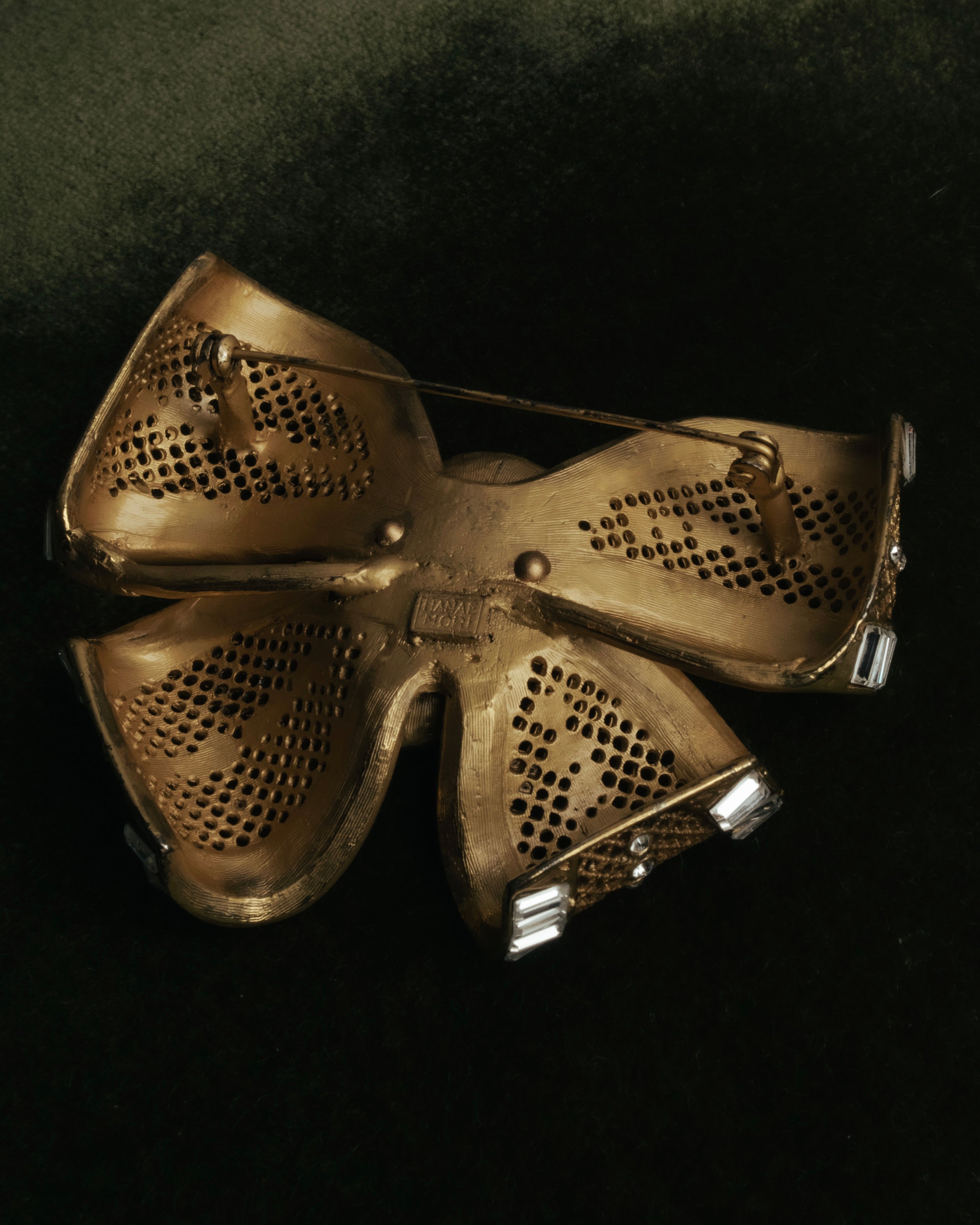 “HANAE MORI” 80’s-90’s Sculptural crystal bow brooch
