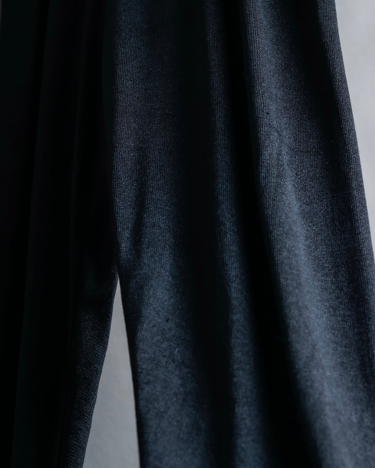 "ISSEY MIYAKE" Open back design pullover and easy pants 
silk fabric set up