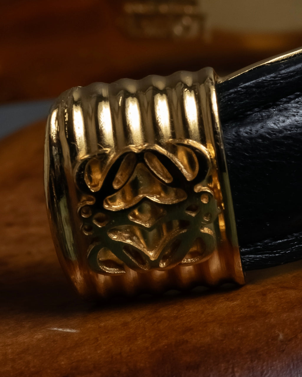 "LOEWE" Anagram logo engraved leather bangle