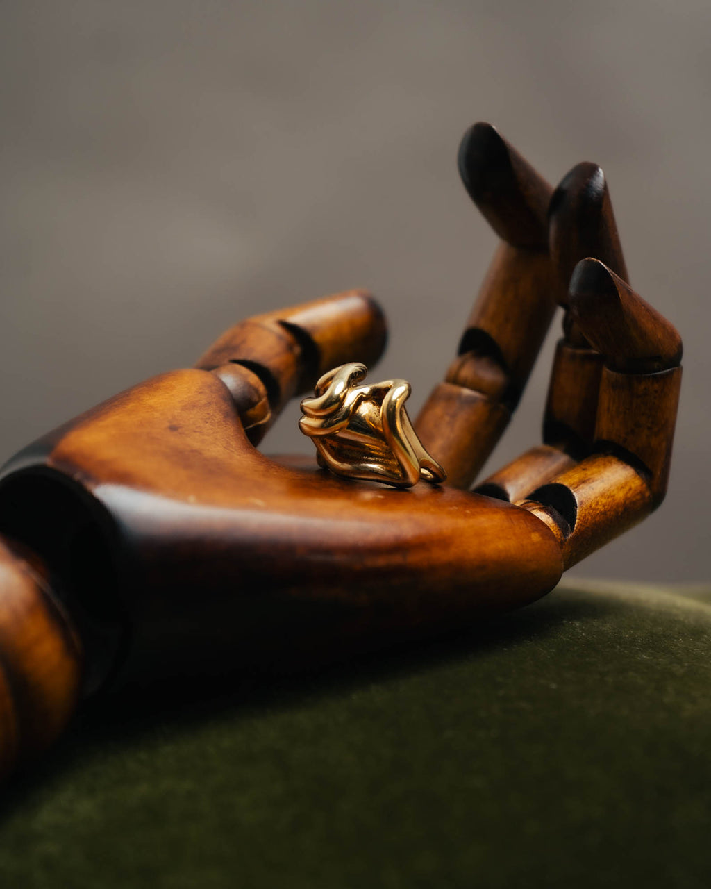 -SPECIAL- “Bottega Veneta” 10's- Sculptural gold plated knot ring