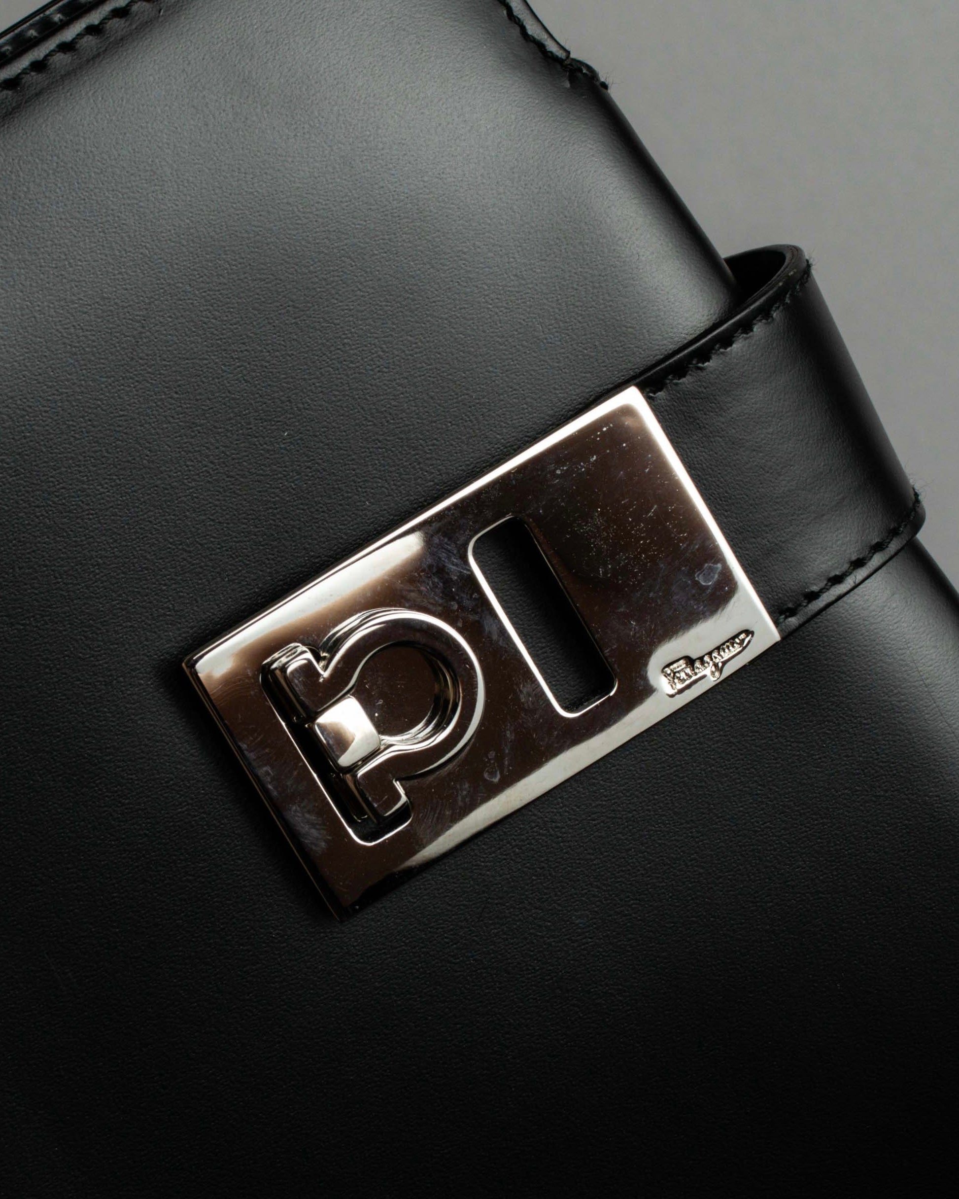 "Salvatore Ferragamo" Gancini motif both sides design leather hand bag