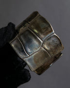 "END CUSTOM JEWELLERS" Square pattern wavy silver bangle