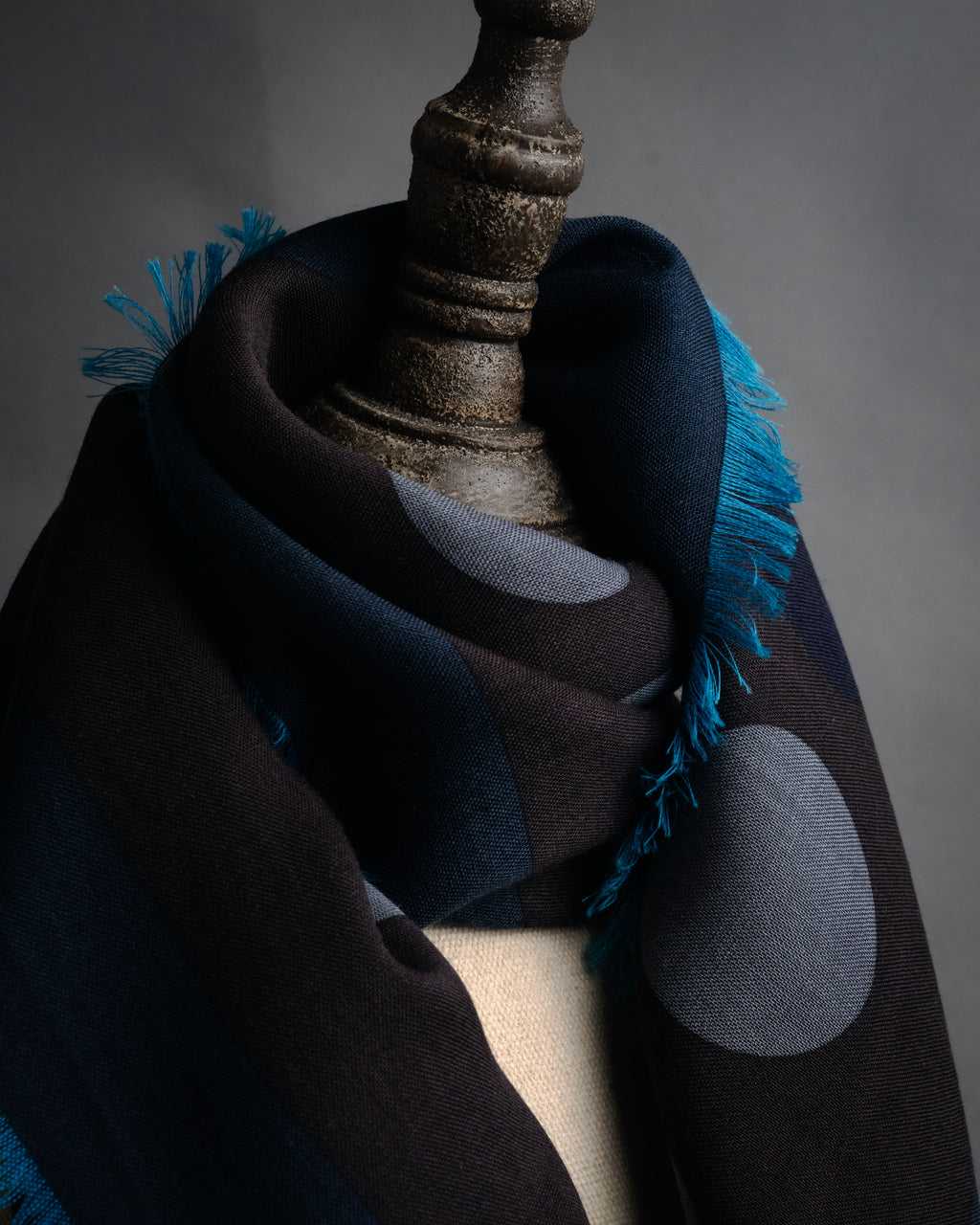 “HERMÈS” 10's-20's Polka dot wool silk fringed stole