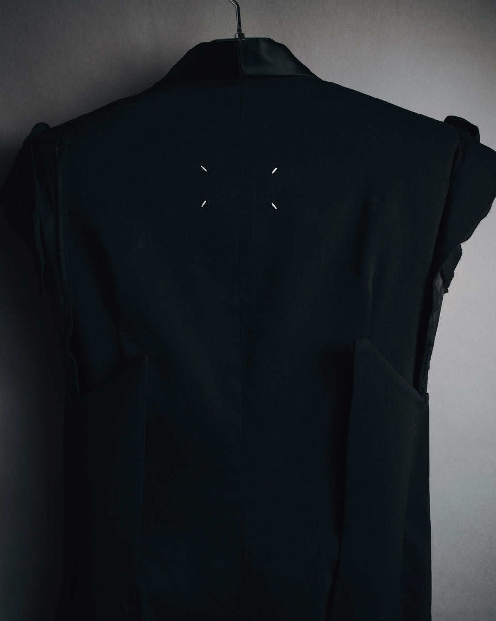 –SPECIAL– "Maison Martin Margiela"
2012SS sleeveless deconstructed tuxedo lapel jacket