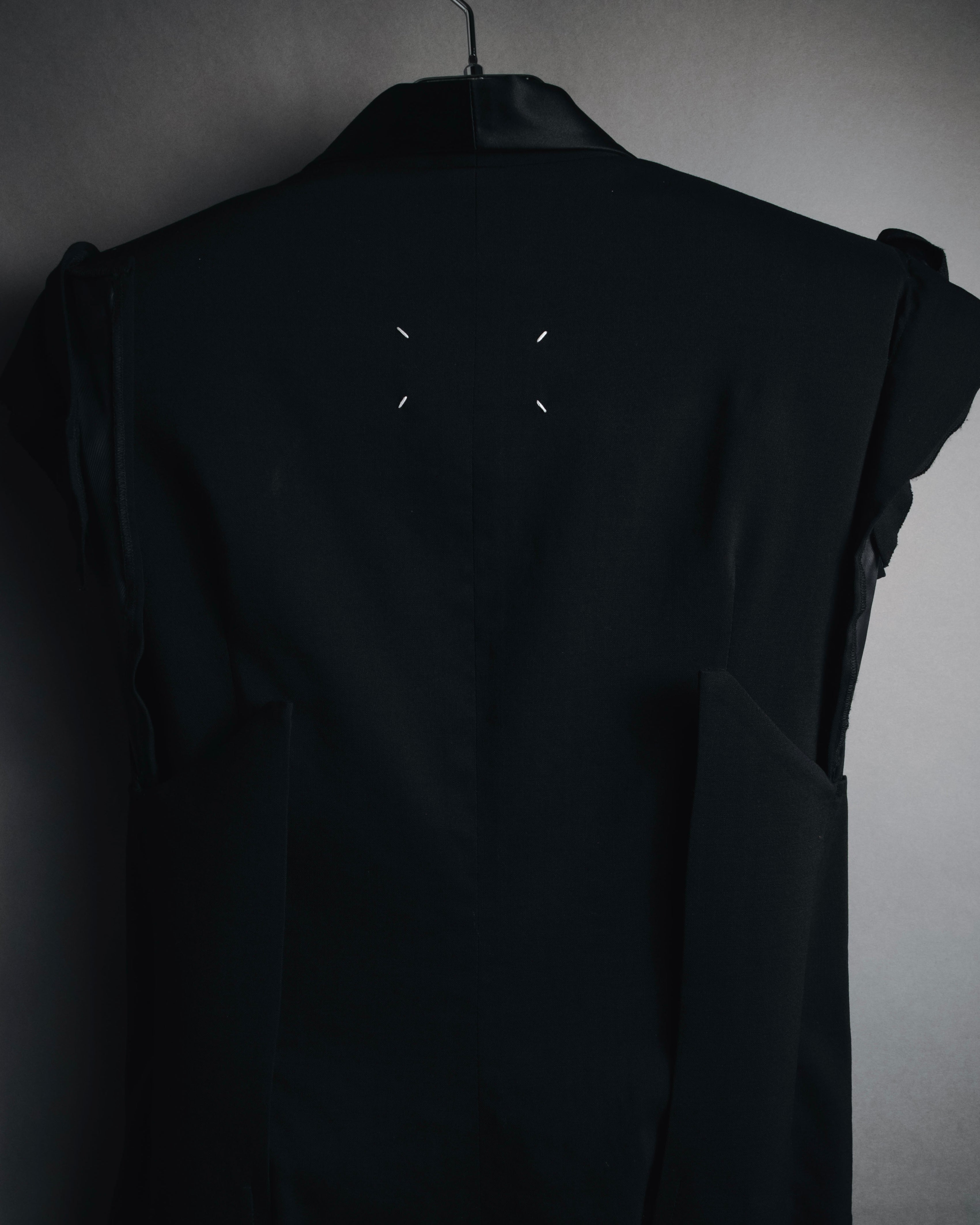 –SPECIAL– "Maison Martin Margiela"
2012SS sleeveless deconstructed tuxedo lapel jacket