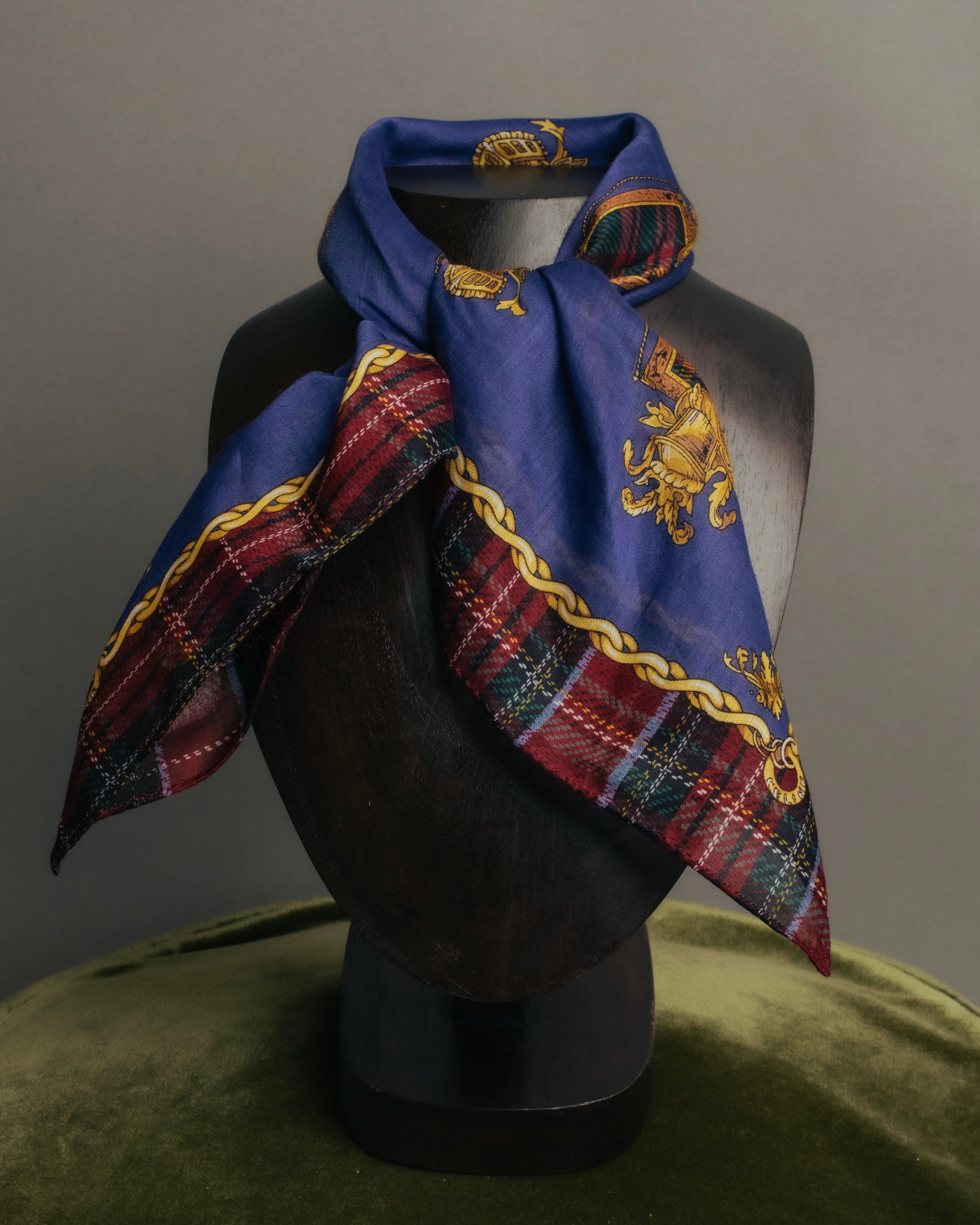 【CELINE 】大判チェーン， チェック柄，スカーフ CELINE” 2019-2024 Heraldic chain cotton scarf – MOOD