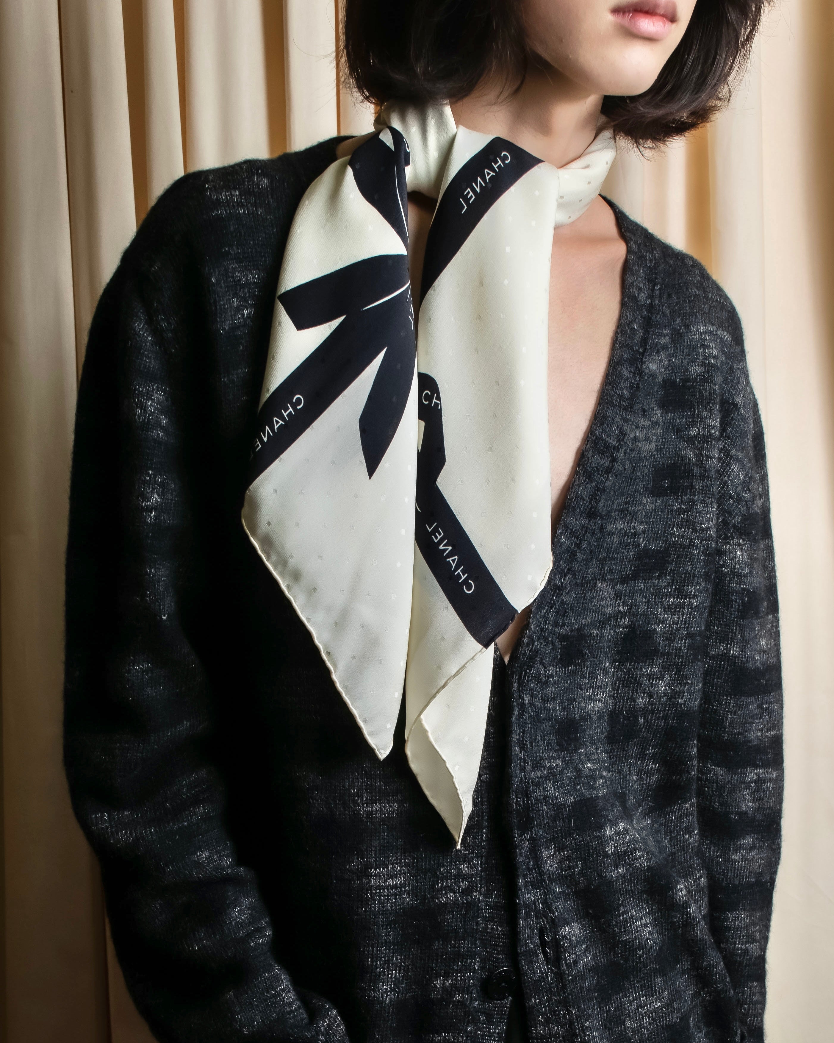 "CHANEL" Sample product hairy material light unevenness cardigan