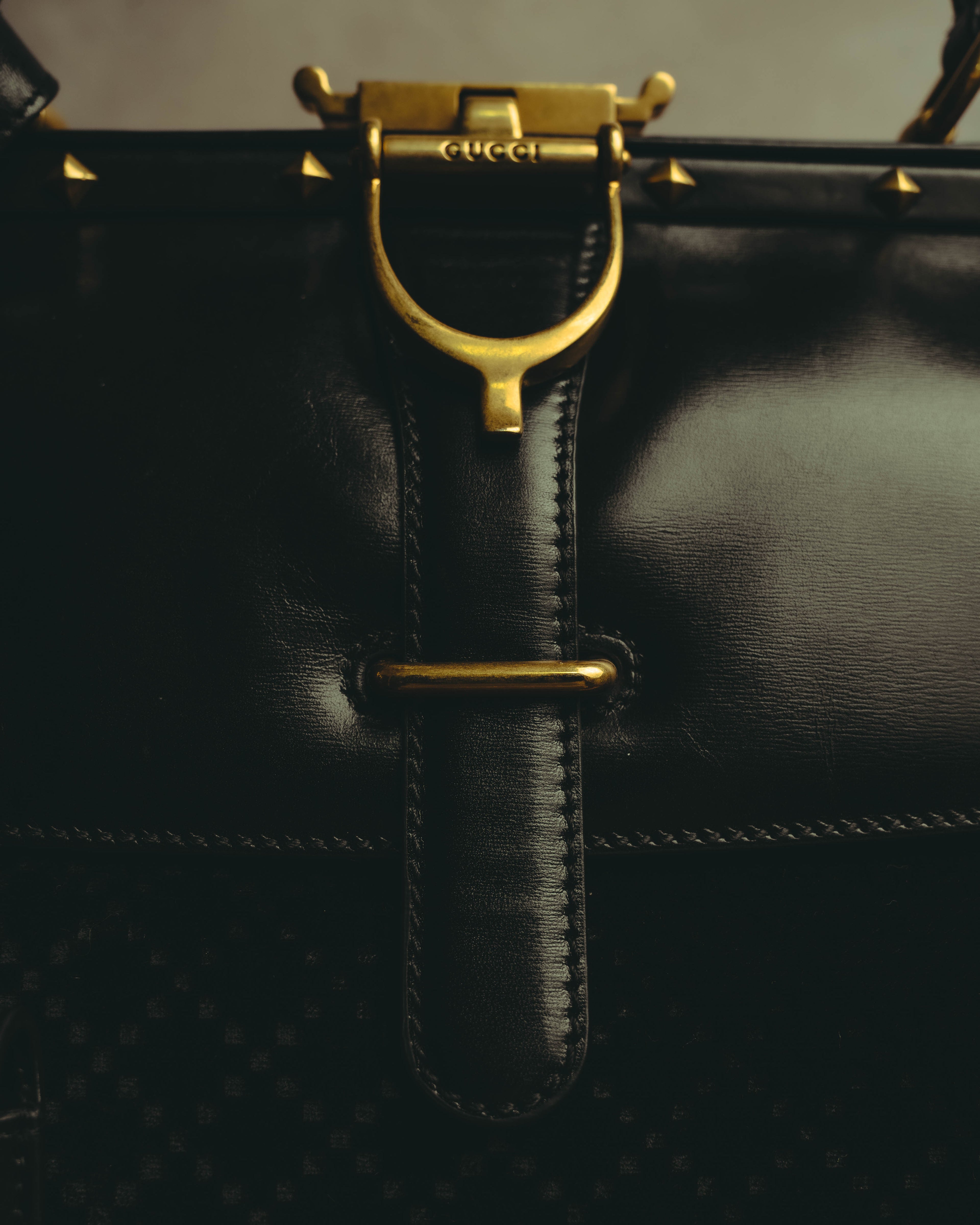 -SPECIAL- “GUCCI” 2012-2016 crossover-era crest studded doctor bag