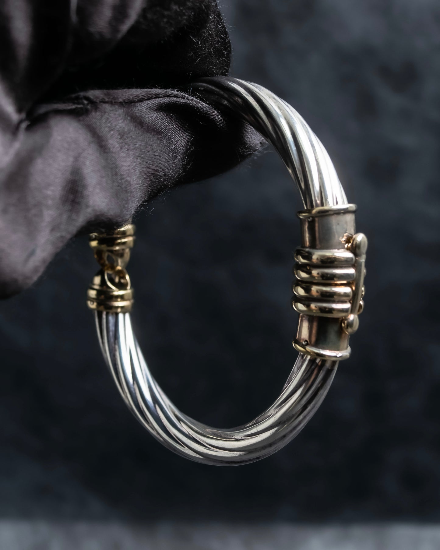 “UNOAERRE” Twisting designed silver bracelet