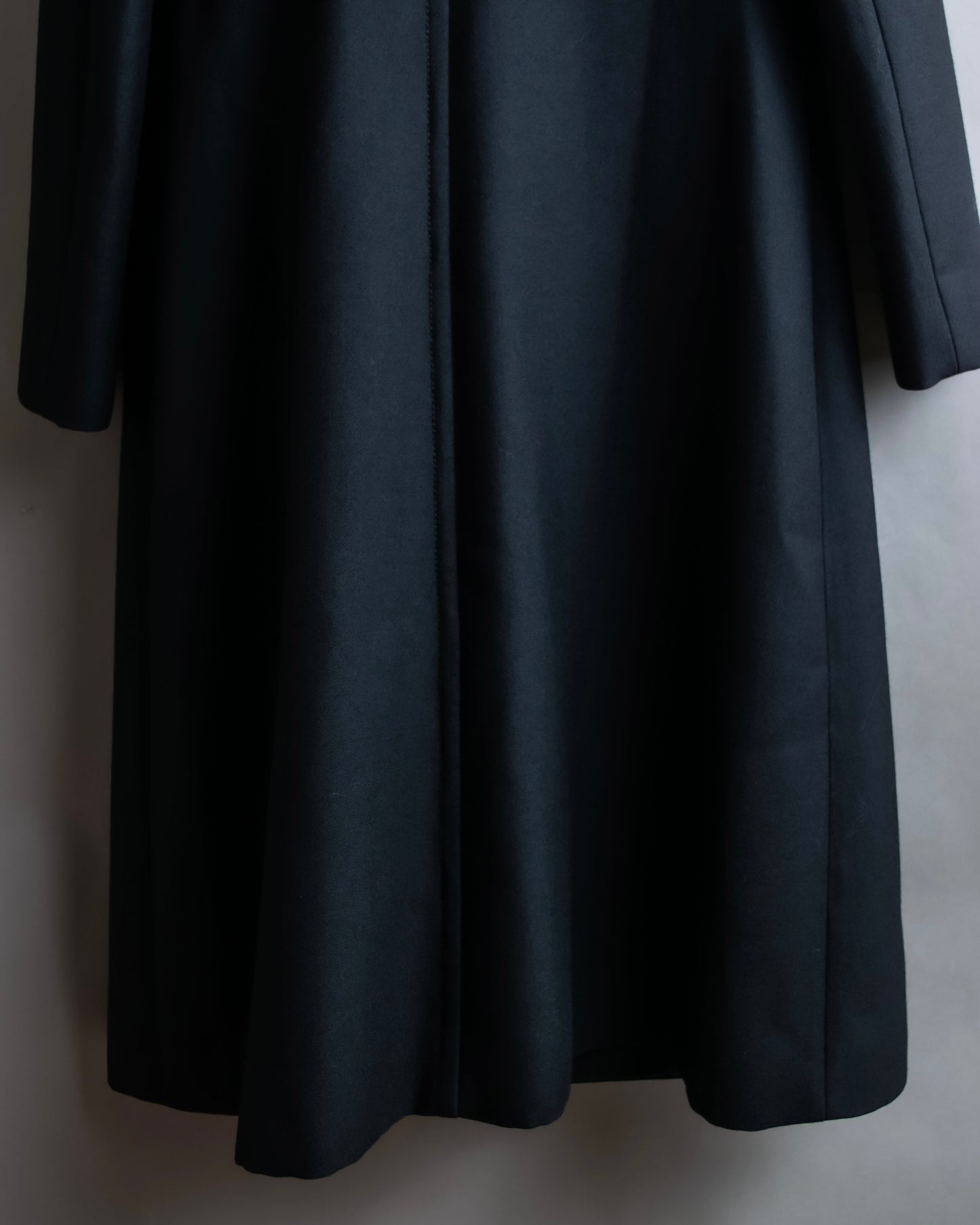 "ALBERTA FERRETTI" Large button shaped flare silhouette soutien collar coat