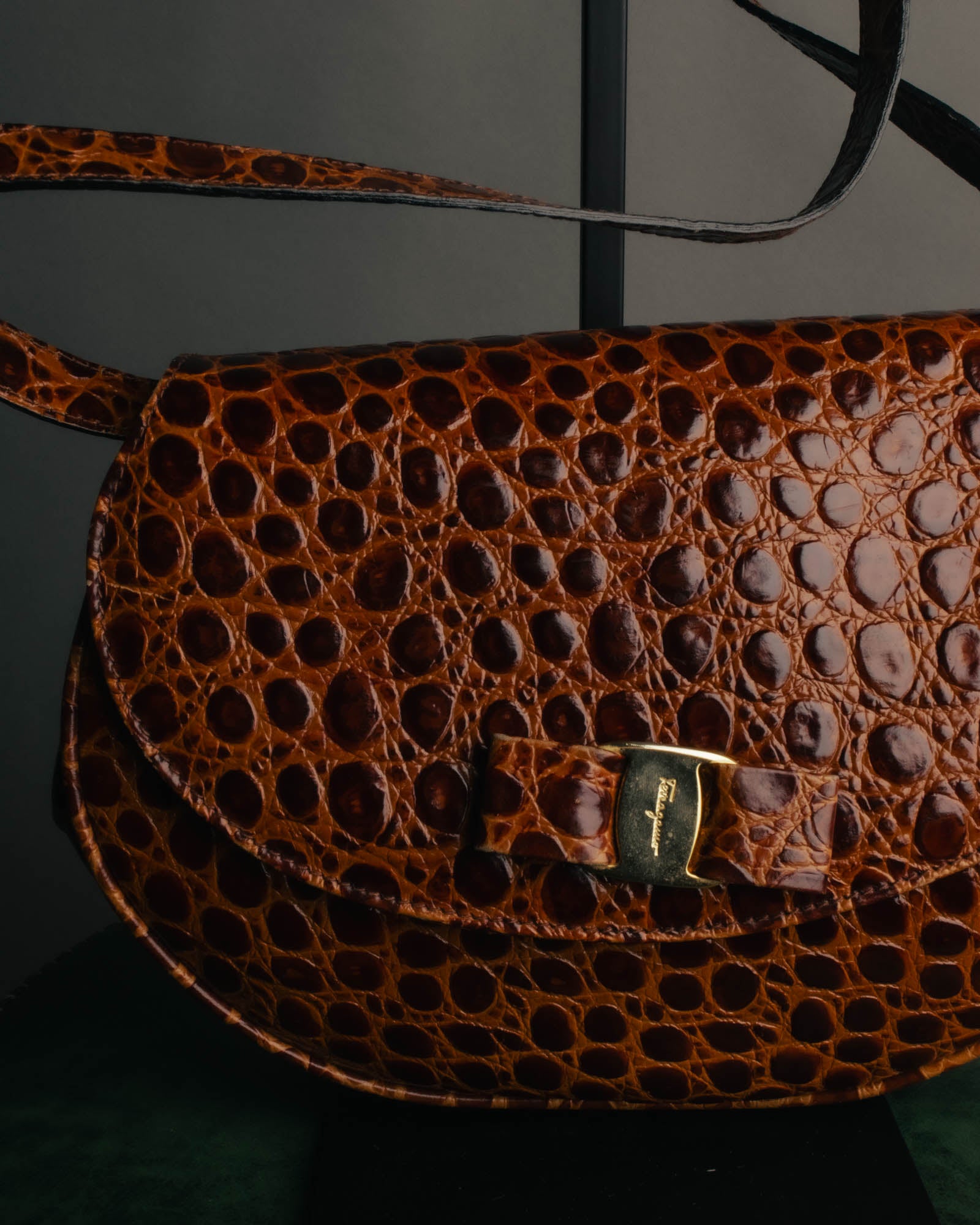 -SPECIAL- "Salvatore Ferragamo" 90's Glossy crocodile pattern shoulder bag