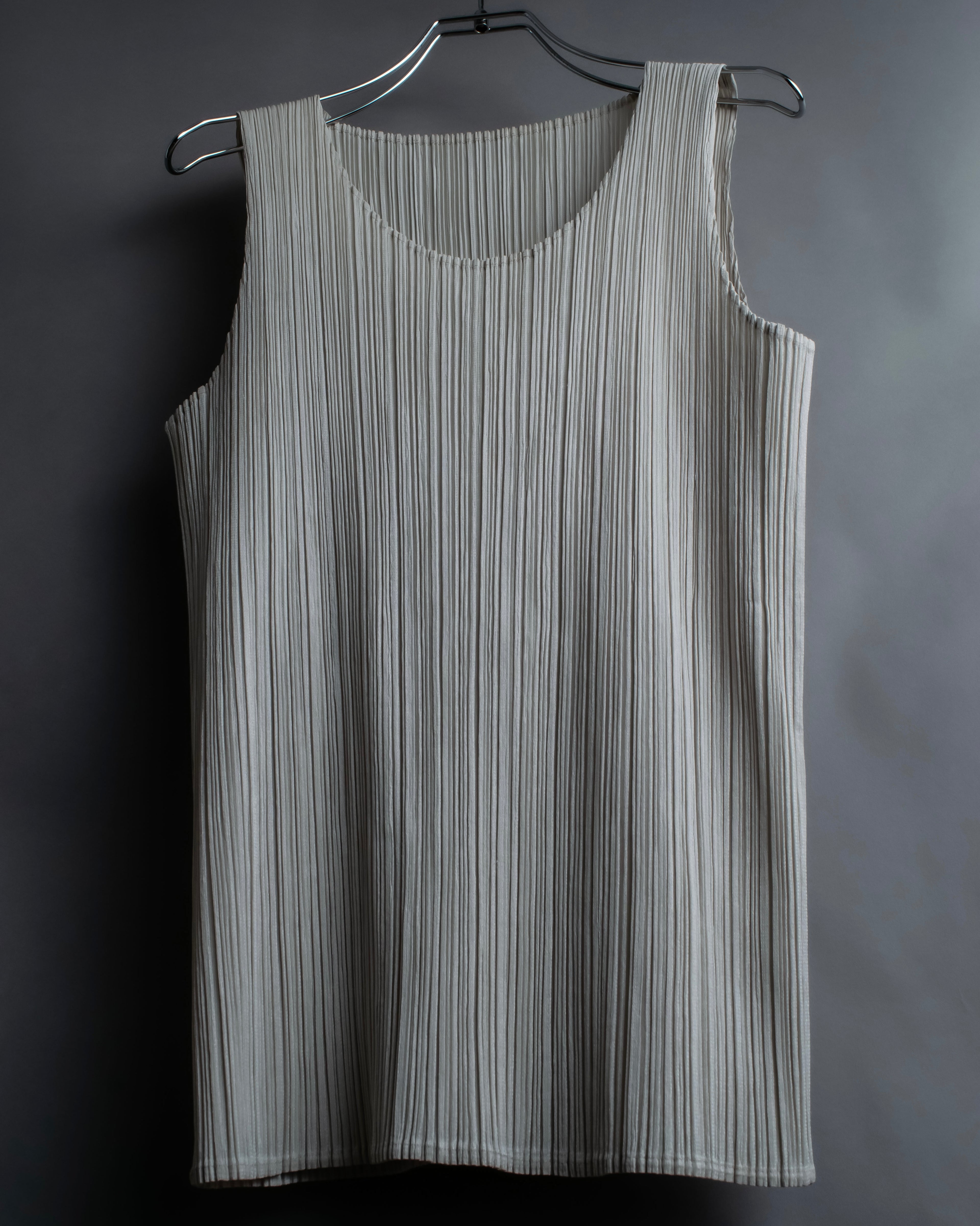 "PLEATS PLEASE ISSEY MIYAKE" Off-white tank top