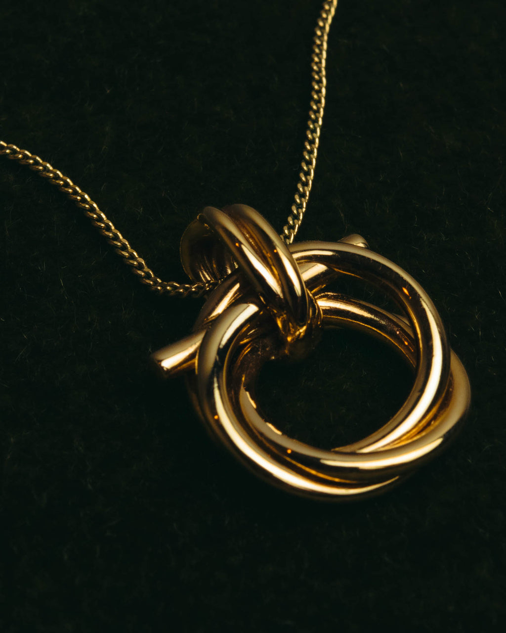 “Ferragamo” 90’s-00’s Interlocking ring pendant necklace
