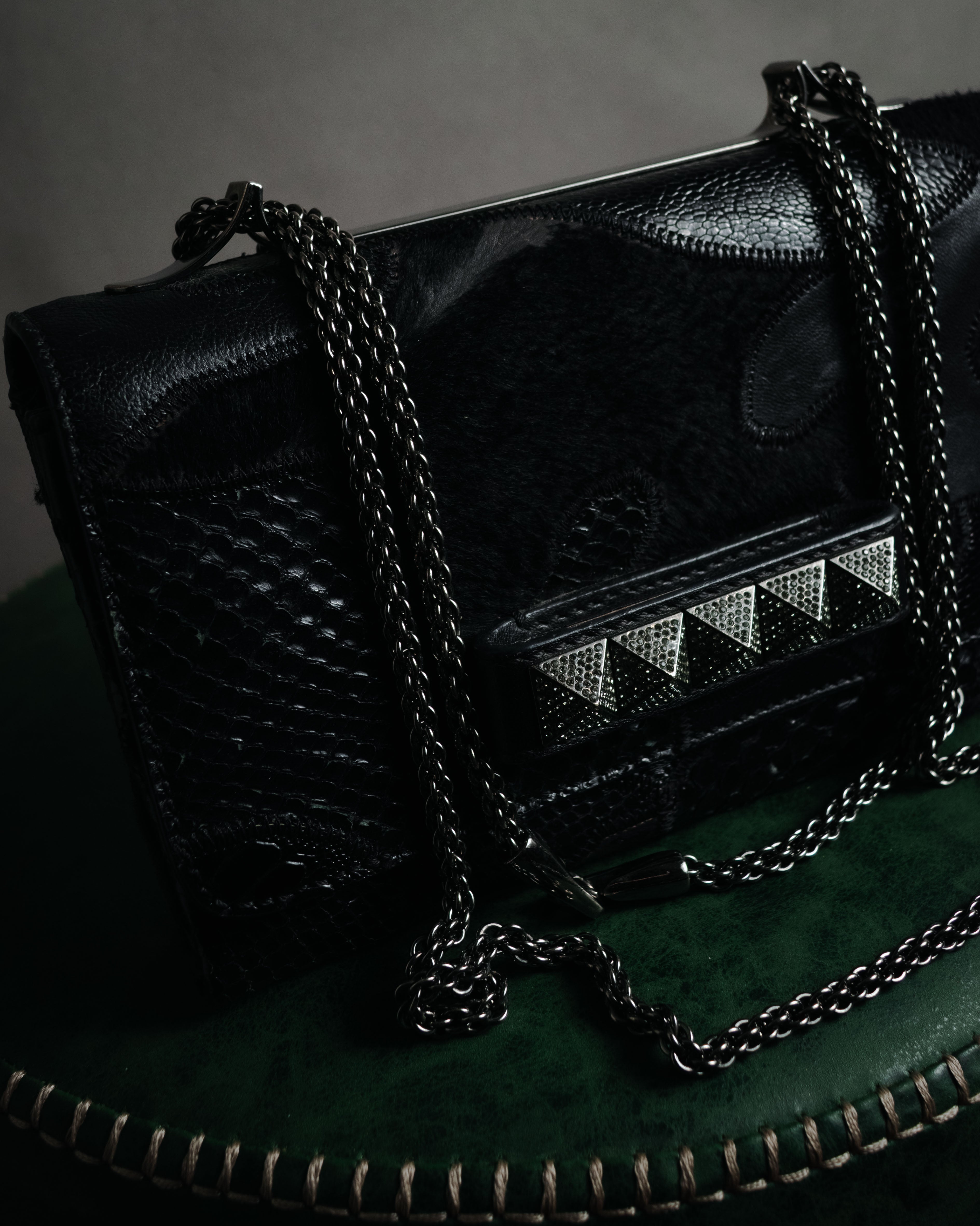 –SPECIAL– "VALENTINO GARAVANI" 2010’s Noir rockstud exotic patchwork chain bag