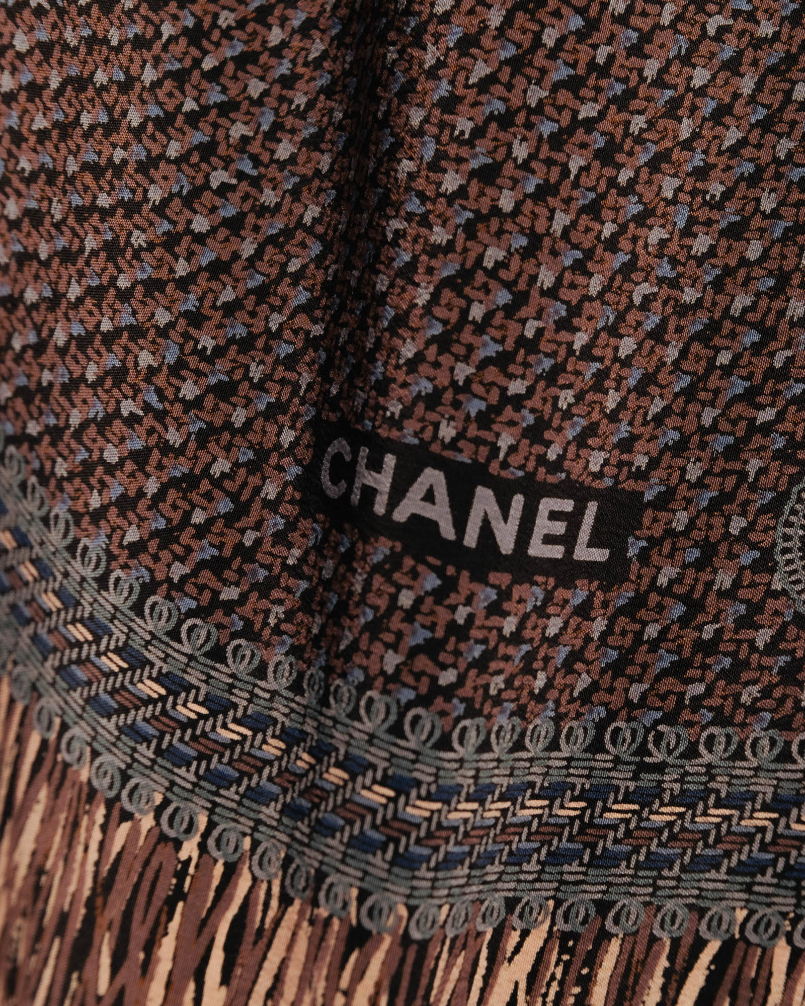 "CHANEL" 80's-90's Elegant silk scarf