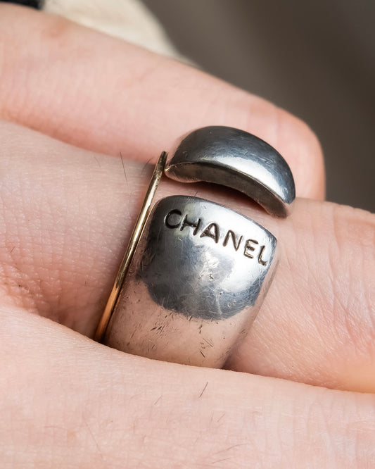 "CHANEL" Beautiful curves engraved logo silver ring