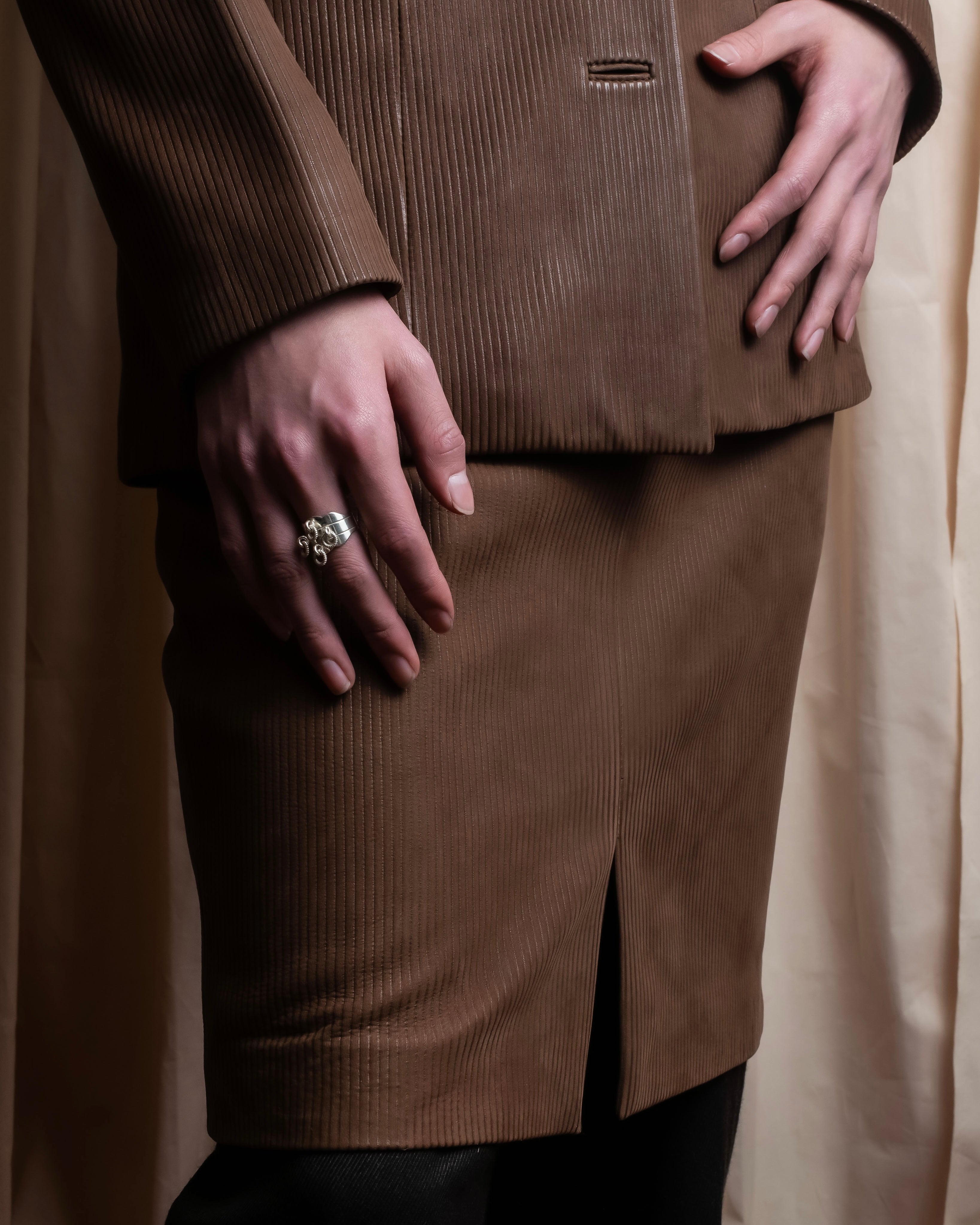 "LOEWE" Three-dimensional ribbed lamb leather set up