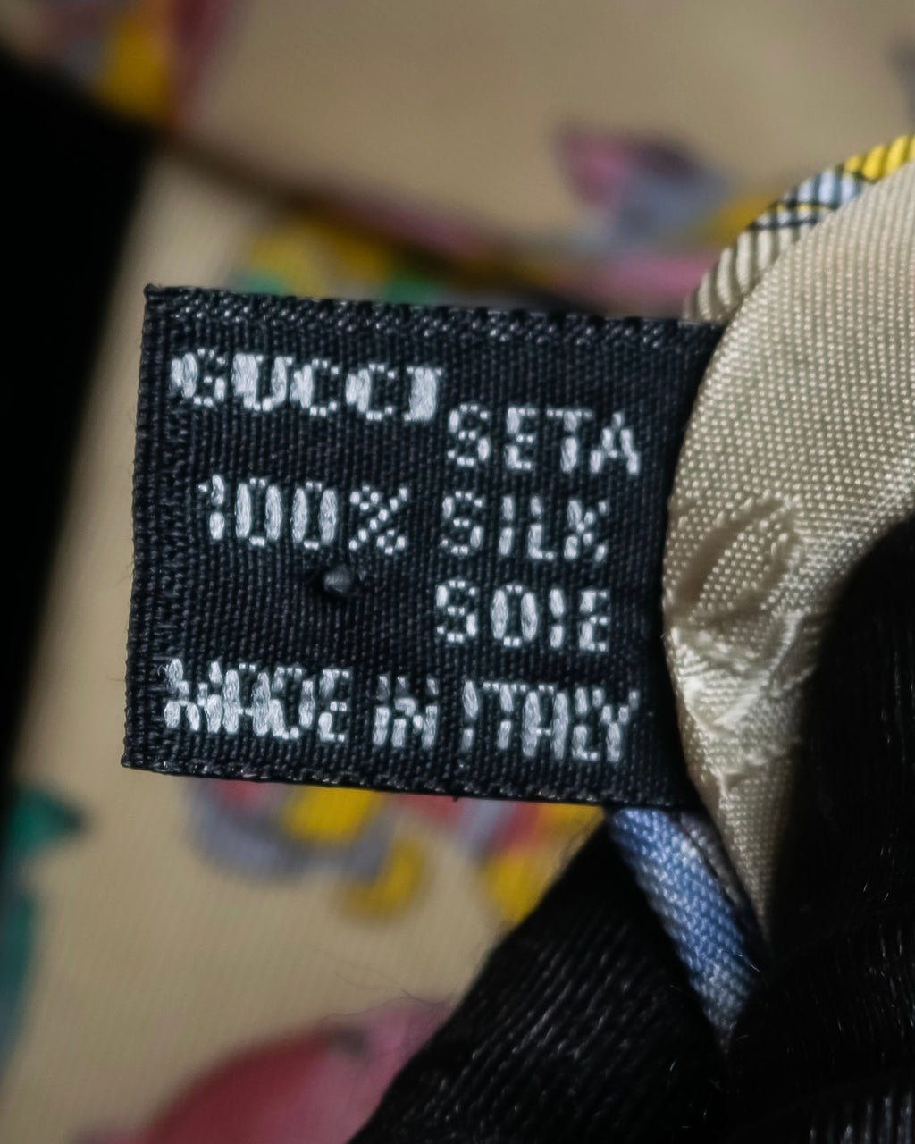 "GUCCI" Colorful fish motif silk neck tie