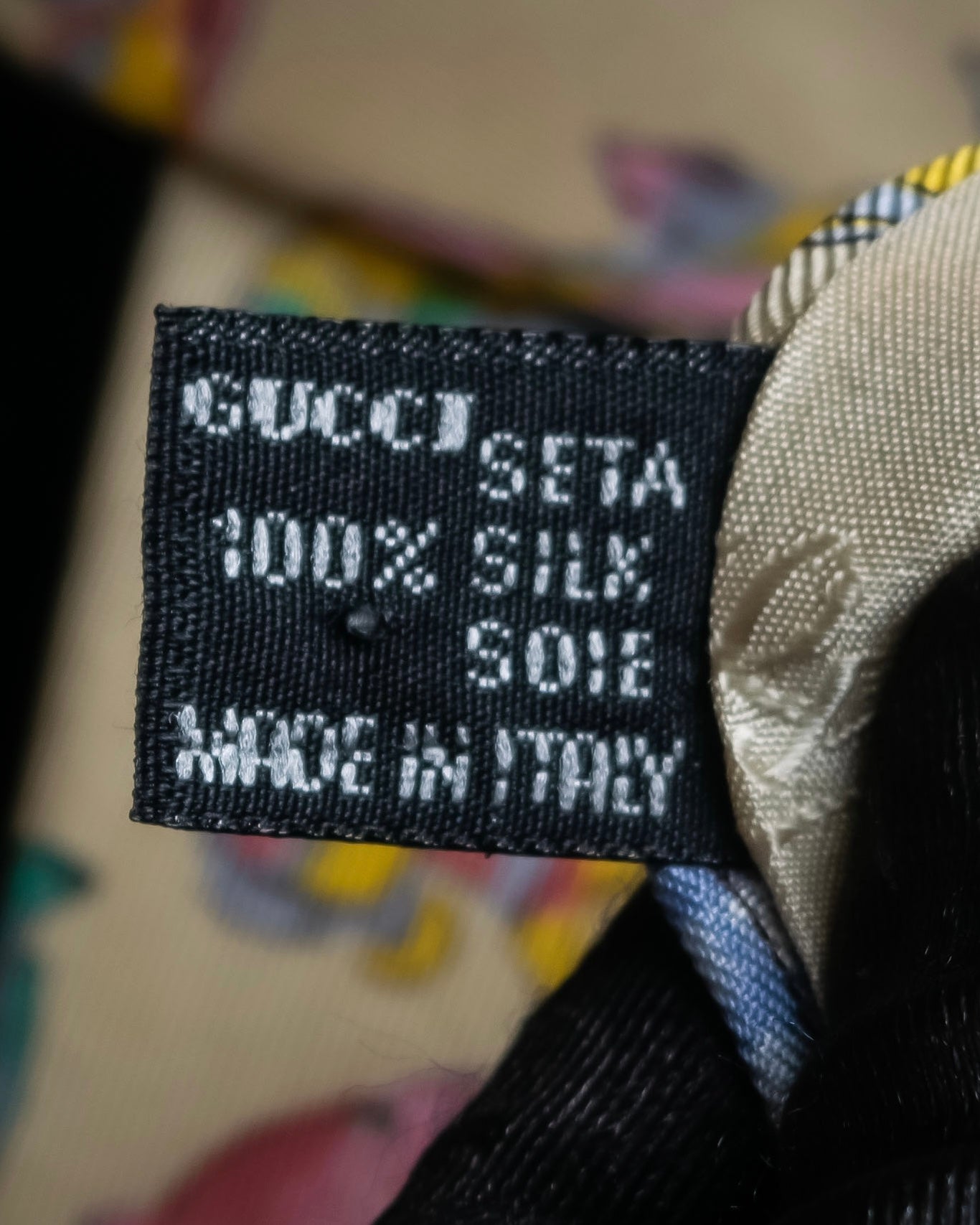 "GUCCI" Colorful fish motif silk neck tie