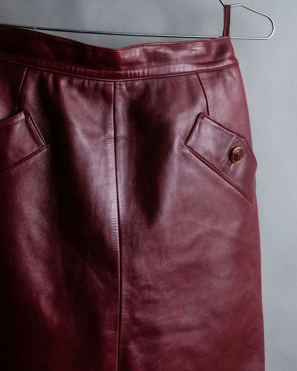 "LOEWE" Burgundy leather front button middle skirt