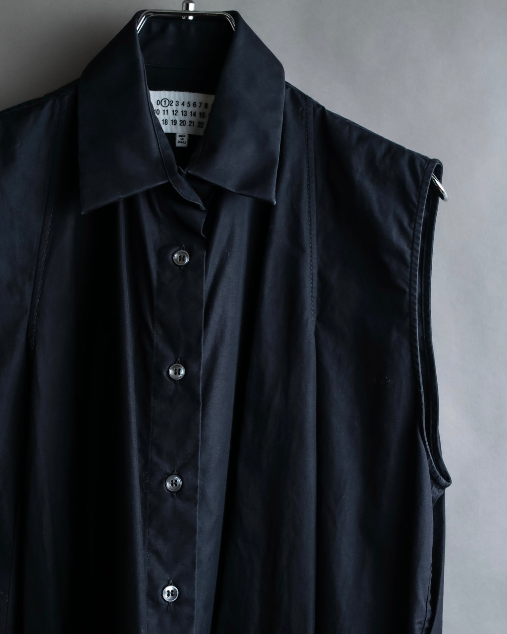 "MAISON MARGIELA" 13SS Panel design sleeveless black shirt