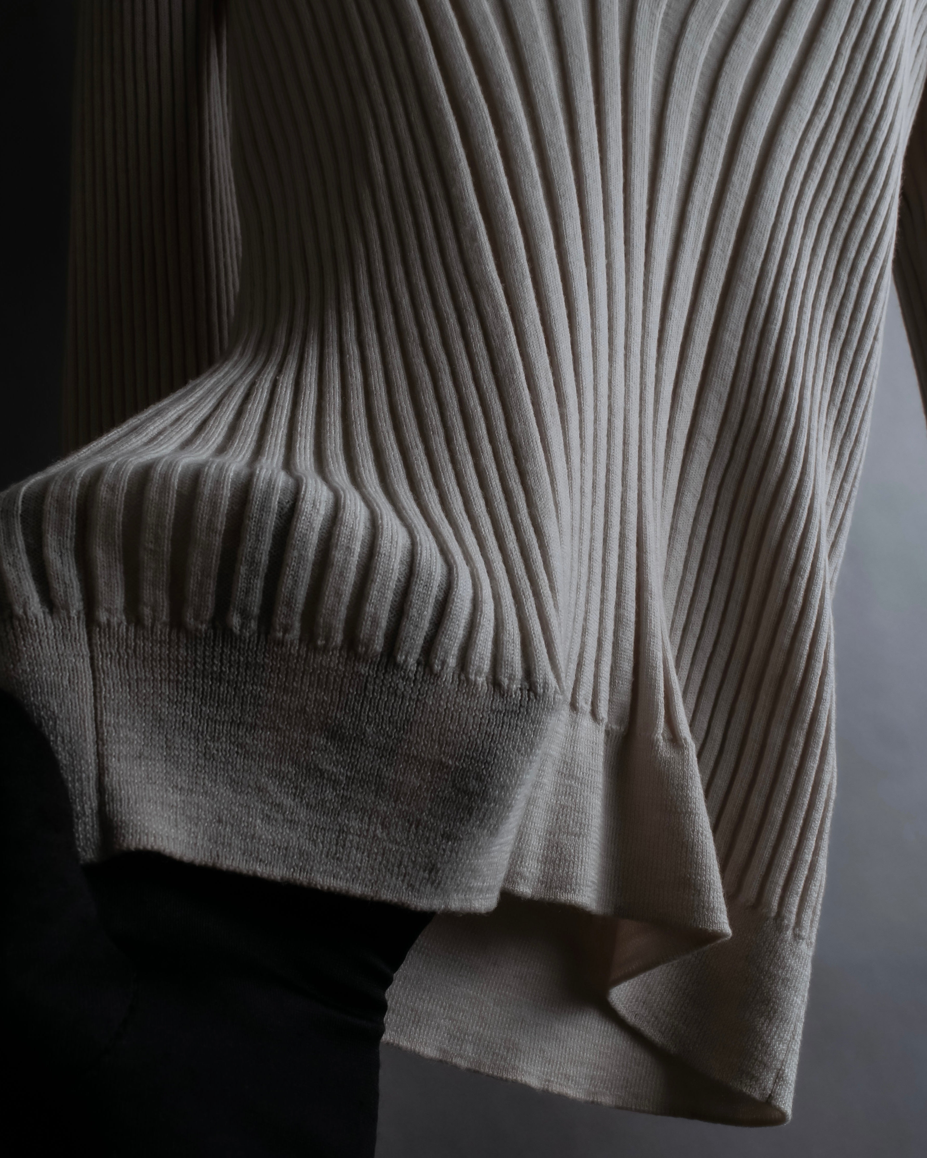 "MAISON MARGIELA" 18AW Ribbed shaped V-neck knit