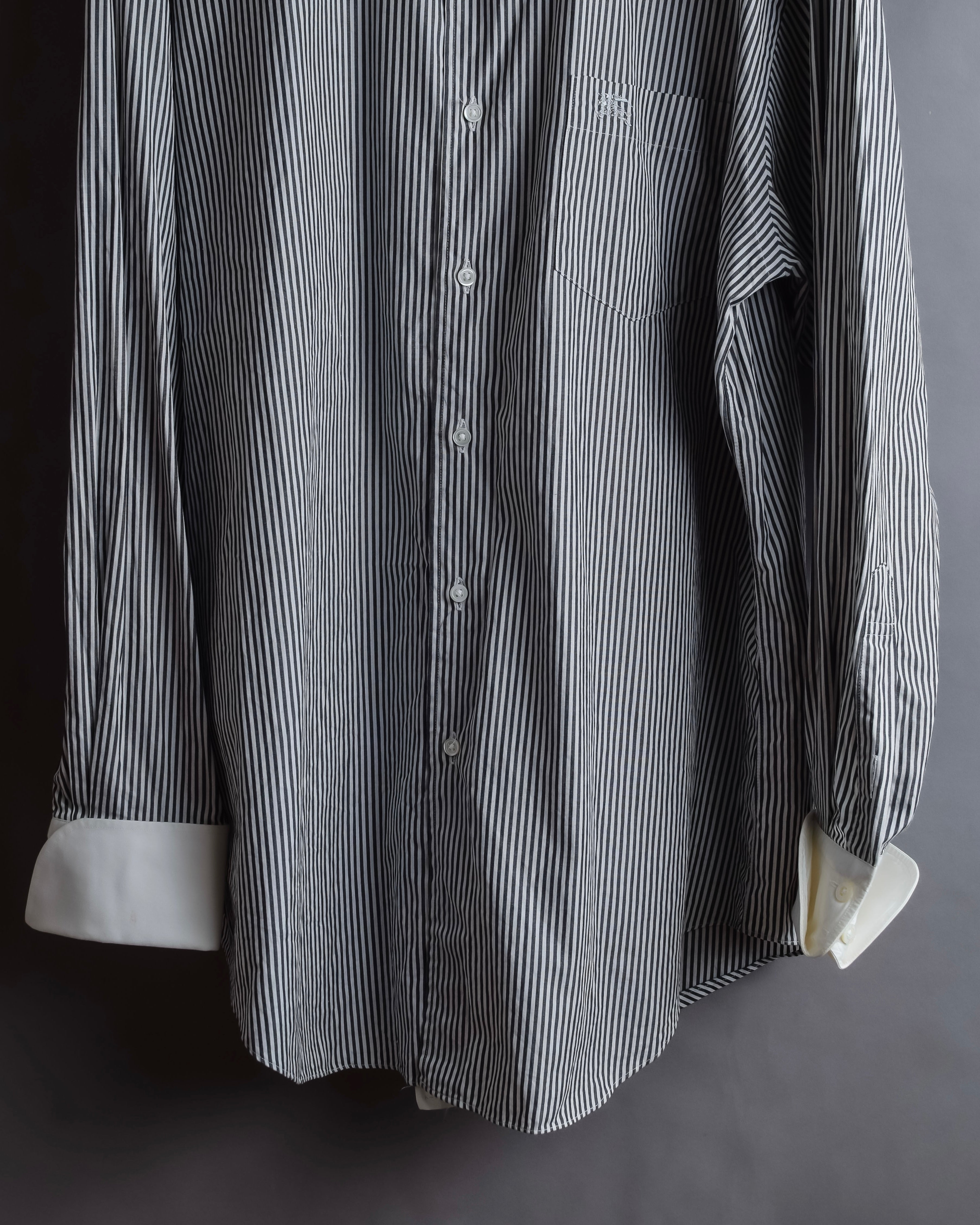 "BURBERRY" Pinstripe cleric design shirt