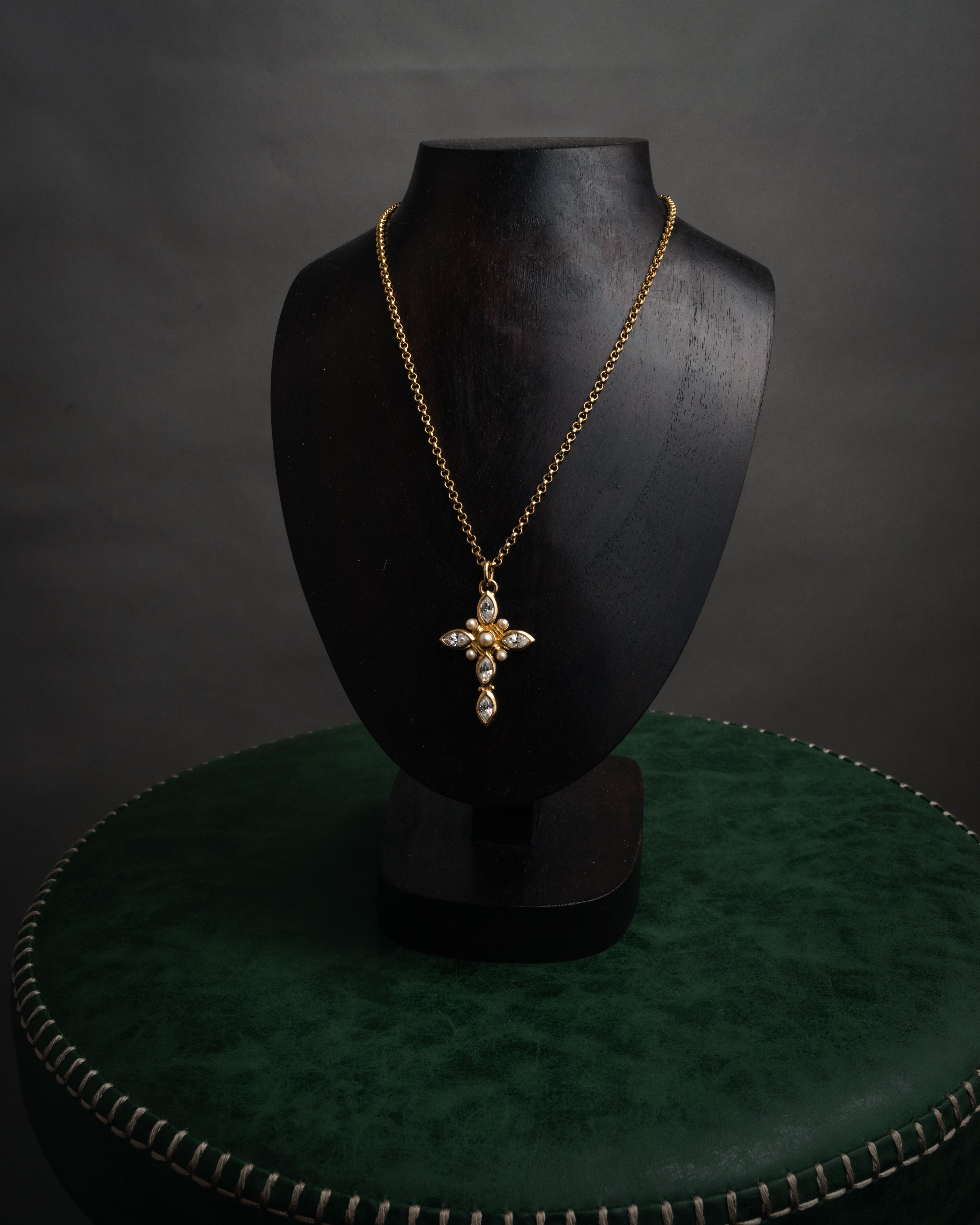 –SPECIAL– “Christian Dior”
80’s-90’s Crystal and faux pearl cross necklace