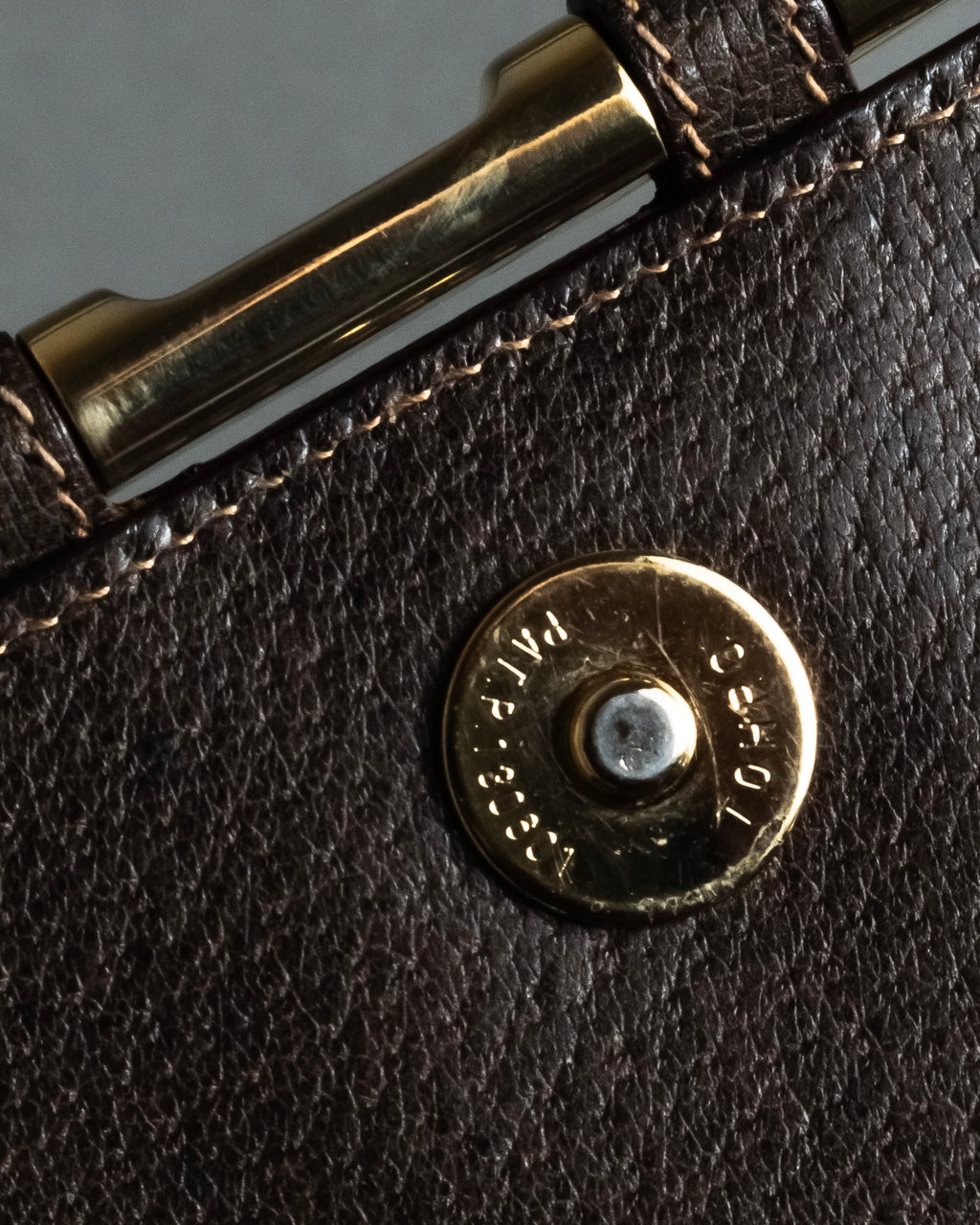 "GUCCI" Bar-shaped fastener design leather shoulder bag