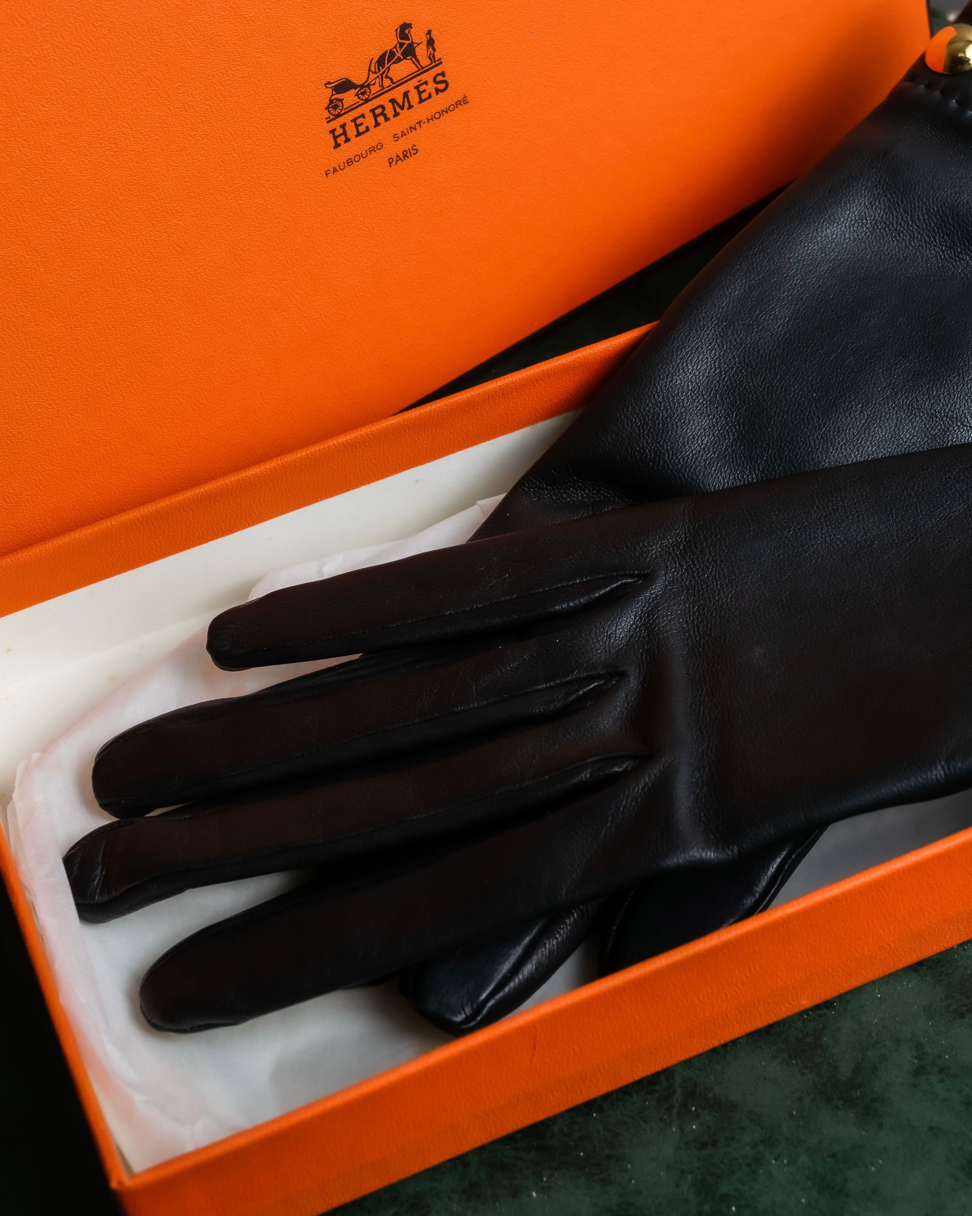 "HERMES" H logo＆gold stud design leather gloves