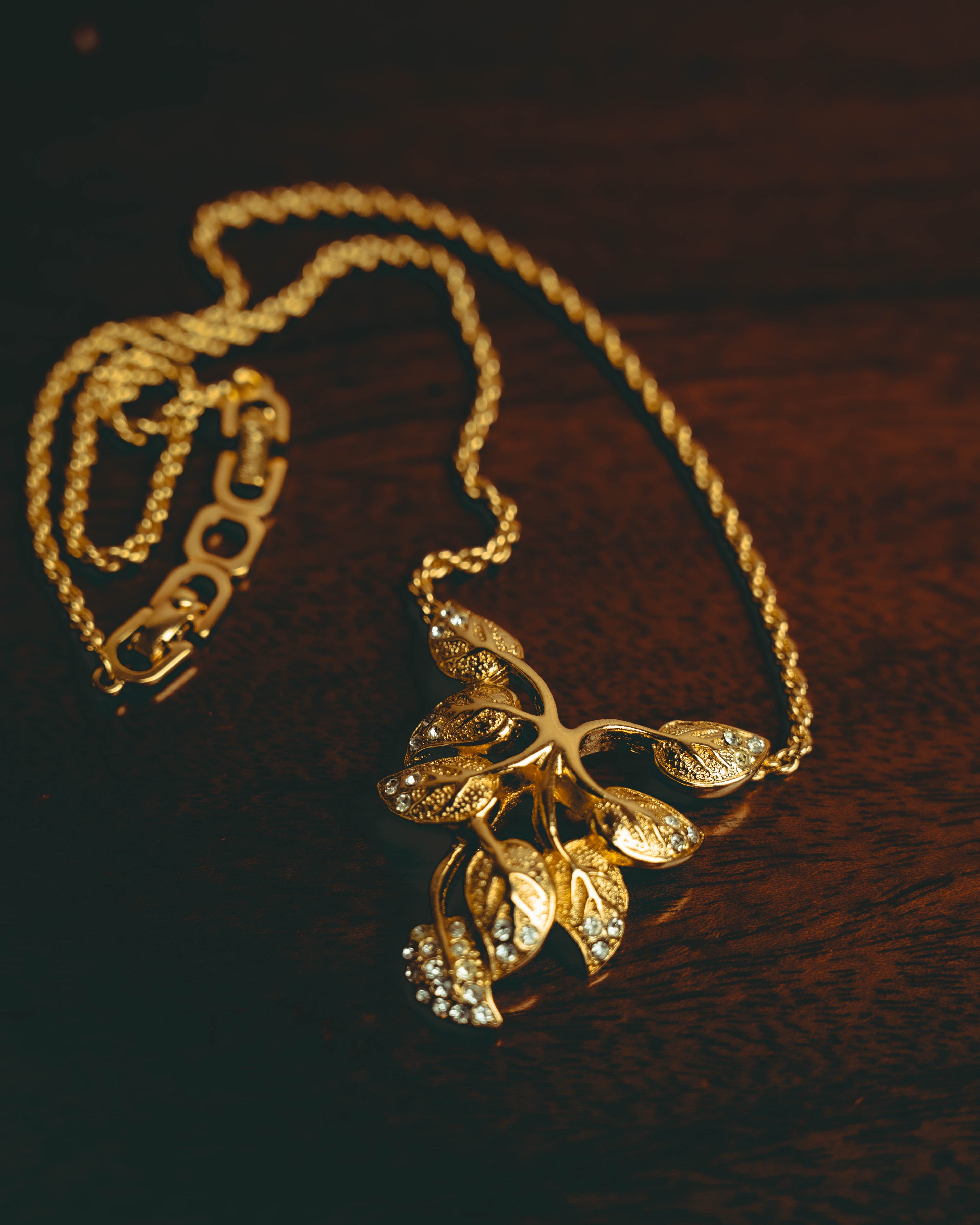-SPECIAL- “Christian Dior” 80’s-90’s Vintage botanical leaf rhinestone pendant necklace